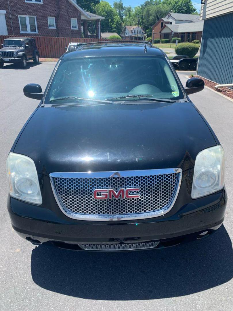 2010 BLACK GMC YUKON DENALI (1GKUKEEF8AR) with an 6.2L engine, Automatic transmission, located at 2514 Williamson Rd NE, Roanoke, VA, 24012, (540) 265-7770, 37.294636, -79.936249 - Photo#11