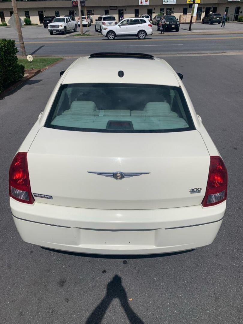 2005 WHITE CHRYSLER 300 TOURING (2C3AA53GX5H) with an 3.5L engine, Automatic transmission, located at 2514 Williamson Rd NE, Roanoke, VA, 24012, (540) 265-7770, 37.294636, -79.936249 - NO CREDIT CHECK FINANCING WITH ONLY $2200 DOWN PAYMENT!!!! Check out our website www.needausedvehicle.com for our No Credit Check/ In House Financing options!! No Credit Check Available!!! In House Financing Available!!! All Clean Title Vehicles (no Salvaged or flooded vehicles ever on our lot)! - Photo#10