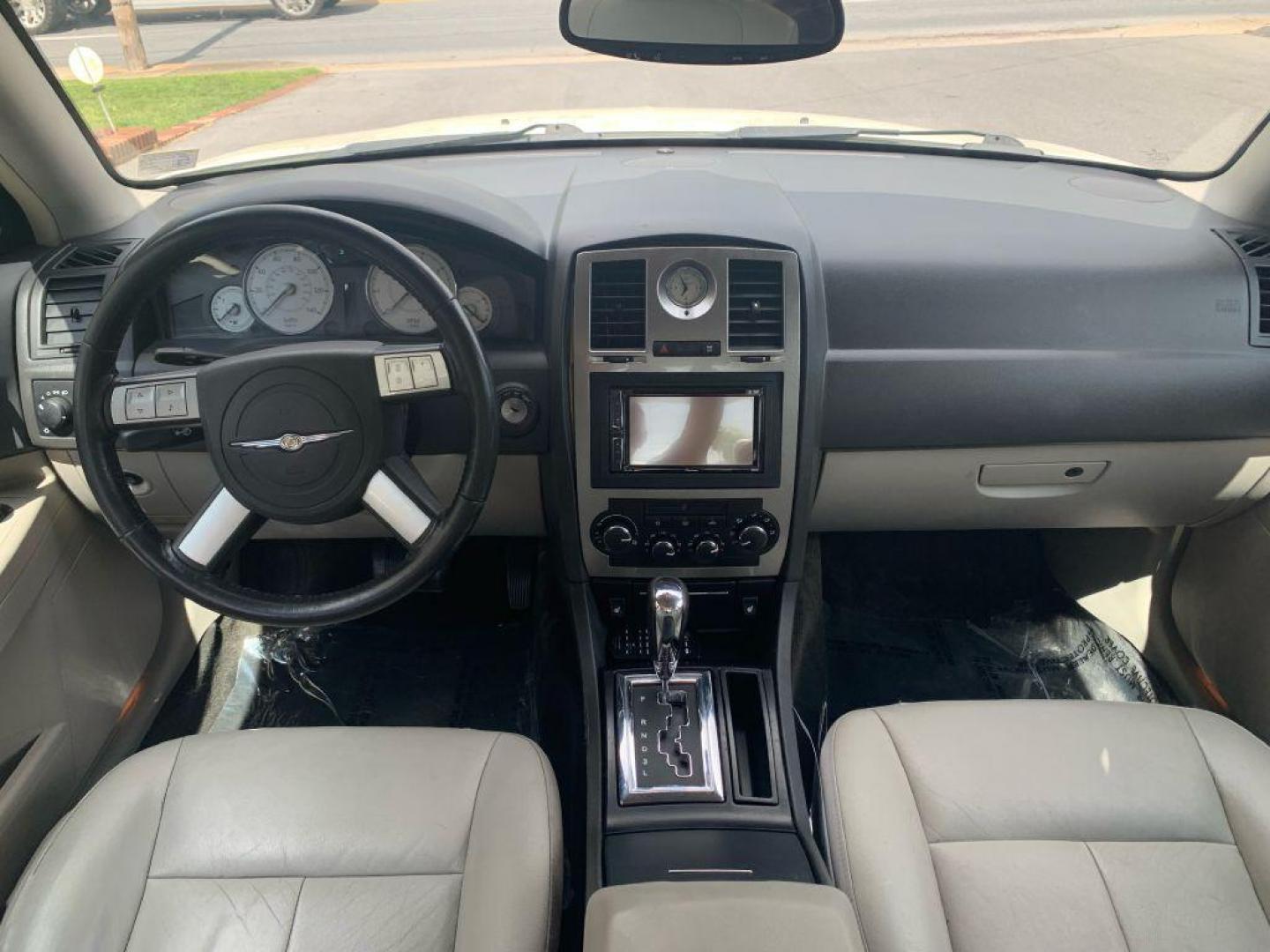 2005 WHITE CHRYSLER 300 TOURING (2C3AA53GX5H) with an 3.5L engine, Automatic transmission, located at 2514 Williamson Rd NE, Roanoke, VA, 24012, (540) 265-7770, 37.294636, -79.936249 - NO CREDIT CHECK FINANCING WITH ONLY $2200 DOWN PAYMENT!!!! Check out our website www.needausedvehicle.com for our No Credit Check/ In House Financing options!! No Credit Check Available!!! In House Financing Available!!! All Clean Title Vehicles (no Salvaged or flooded vehicles ever on our lot)! - Photo#3
