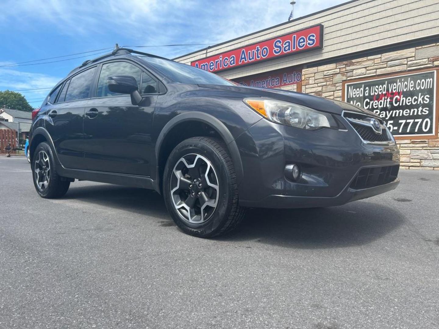 2015 GRAY SUBARU XV CROSSTREK 2.0 LIMITED (JF2GPAMC7F8) with an 2.0L engine, Continuously Variable transmission, located at 2514 Williamson Rd NE, Roanoke, VA, 24012, (540) 265-7770, 37.294636, -79.936249 - Photo#0