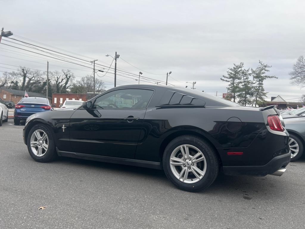 2012 BLACK FORD MUSTANG Coupe (1ZVBP8AM3C5) with an 3.7L engine, Automatic transmission, located at 2514 Williamson Rd NE, Roanoke, VA, 24012, (540) 265-7770, 37.294636, -79.936249 - NO CREDIT CHECK FINANCING WITH ONLY $2600 DOWN PAYMENT!!!! Check out our website www.needausedvehicle.com for our No Credit Check/ In House Financing options!! No Credit Check Available!!! In House Financing Available!!! All Clean Title Vehicles (no Salvaged or flooded vehicles ever on our lot)! - Photo#2