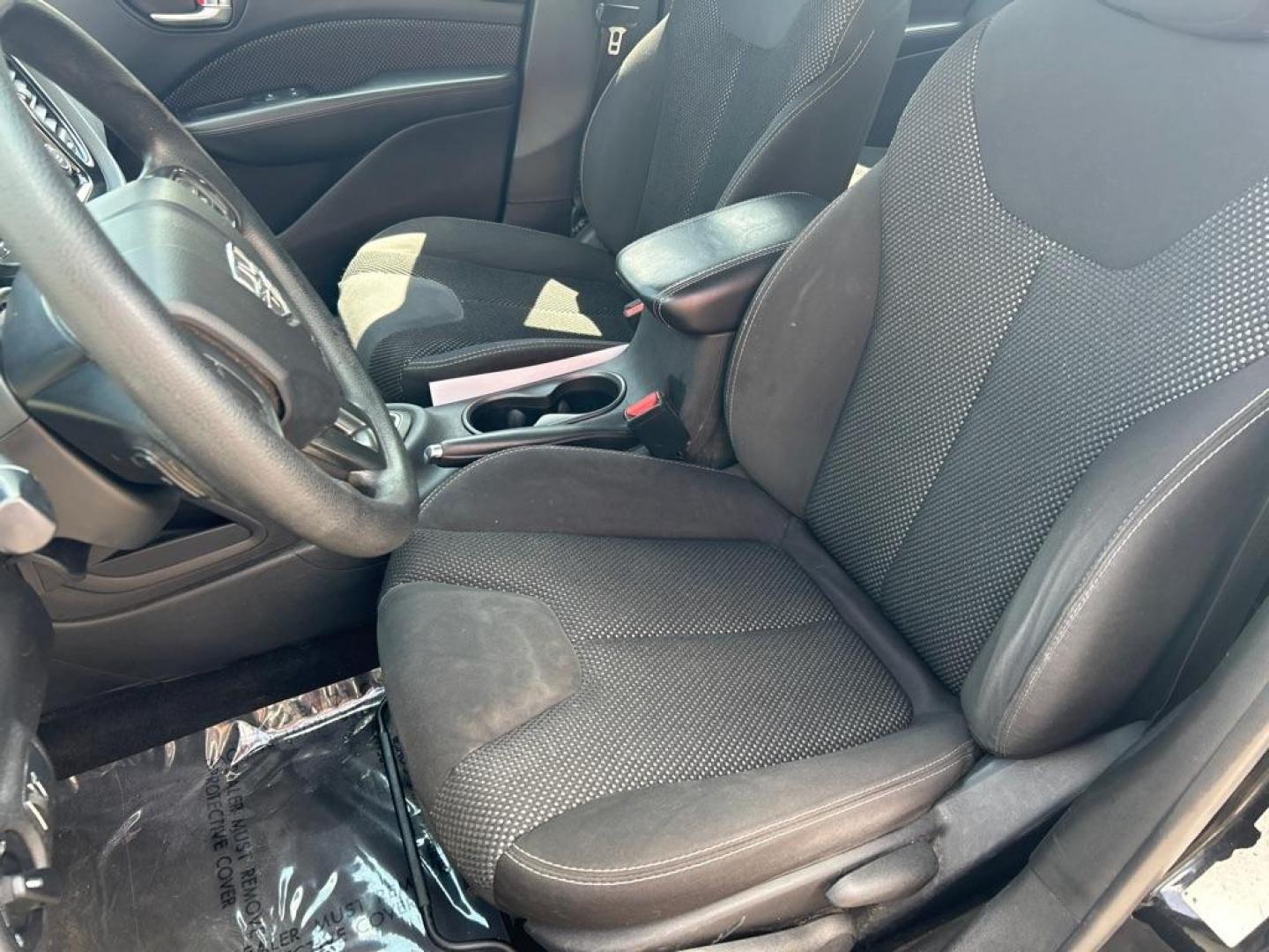 2015 BLACK DODGE DART SXT (1C3CDFBB1FD) with an 2.4L engine, Automatic transmission, located at 2514 Williamson Rd NE, Roanoke, VA, 24012, (540) 265-7770, 37.294636, -79.936249 - Photo#6