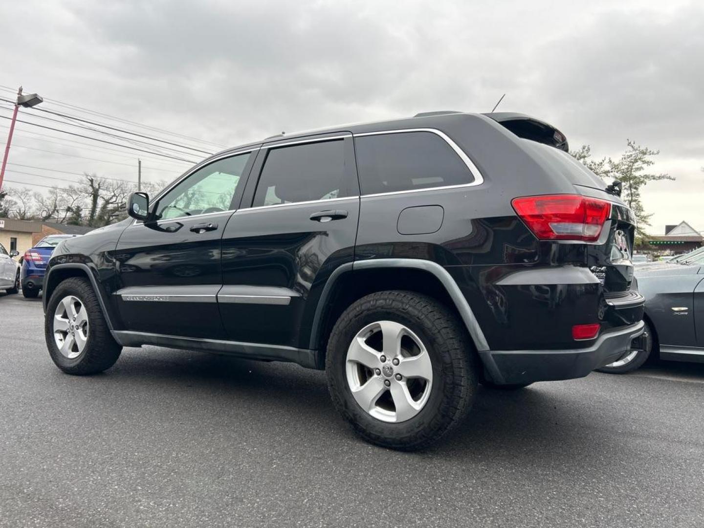 2011 BLACK JEEP GRAND CHEROKEE LAREDO (1J4RR4GG0BC) with an 3.6L engine, Automatic transmission, located at 2514 Williamson Rd NE, Roanoke, VA, 24012, (540) 265-7770, 37.294636, -79.936249 - NO CREDIT CHECK FINANCING WITH ONLY $2700 DOWN PAYMENT!!!! Check out our website www.needausedvehicle.com for our No Credit Check/ In House Financing options!! No Credit Check Available!!! In House Financing Available!!! All Clean Title Vehicles (no Salvaged or flooded vehicles ever on our lot)! - Photo#2