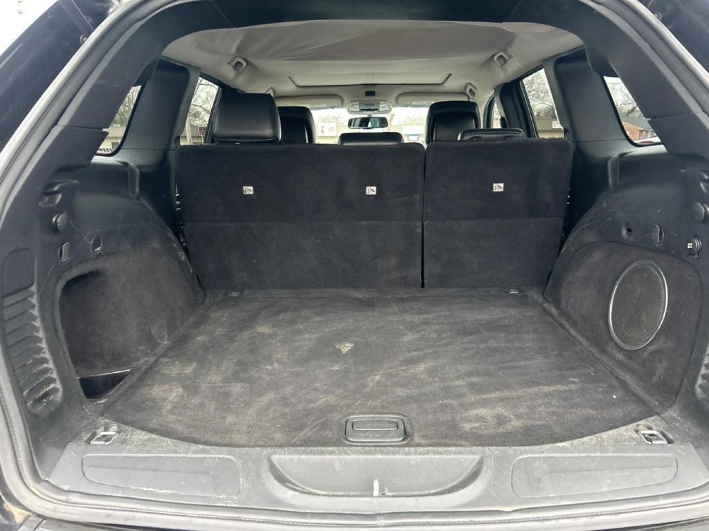 2011 BLACK JEEP GRAND CHEROKEE LAREDO (1J4RR4GG0BC) with an 3.6L engine, Automatic transmission, located at 2514 Williamson Rd NE, Roanoke, VA, 24012, (540) 265-7770, 37.294636, -79.936249 - NO CREDIT CHECK FINANCING WITH ONLY $2700 DOWN PAYMENT!!!! Check out our website www.needausedvehicle.com for our No Credit Check/ In House Financing options!! No Credit Check Available!!! In House Financing Available!!! All Clean Title Vehicles (no Salvaged or flooded vehicles ever on our lot)! - Photo#4