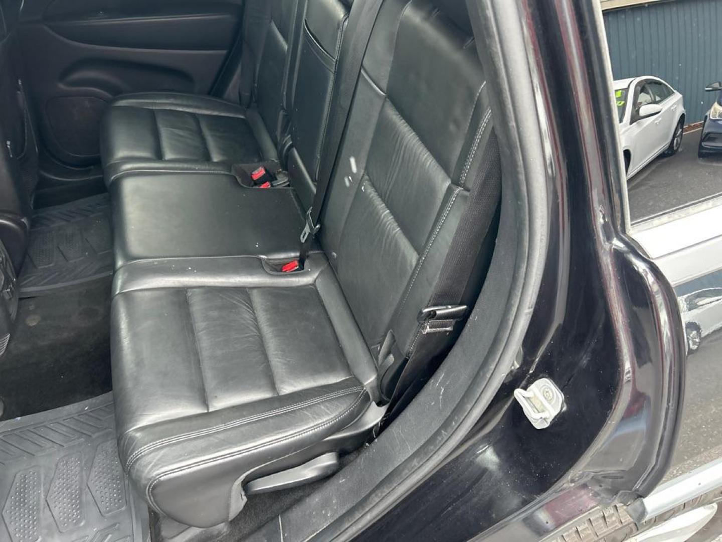 2011 BLACK JEEP GRAND CHEROKEE LAREDO (1J4RR4GG0BC) with an 3.6L engine, Automatic transmission, located at 2514 Williamson Rd NE, Roanoke, VA, 24012, (540) 265-7770, 37.294636, -79.936249 - NO CREDIT CHECK FINANCING WITH ONLY $2700 DOWN PAYMENT!!!! Check out our website www.needausedvehicle.com for our No Credit Check/ In House Financing options!! No Credit Check Available!!! In House Financing Available!!! All Clean Title Vehicles (no Salvaged or flooded vehicles ever on our lot)! - Photo#6