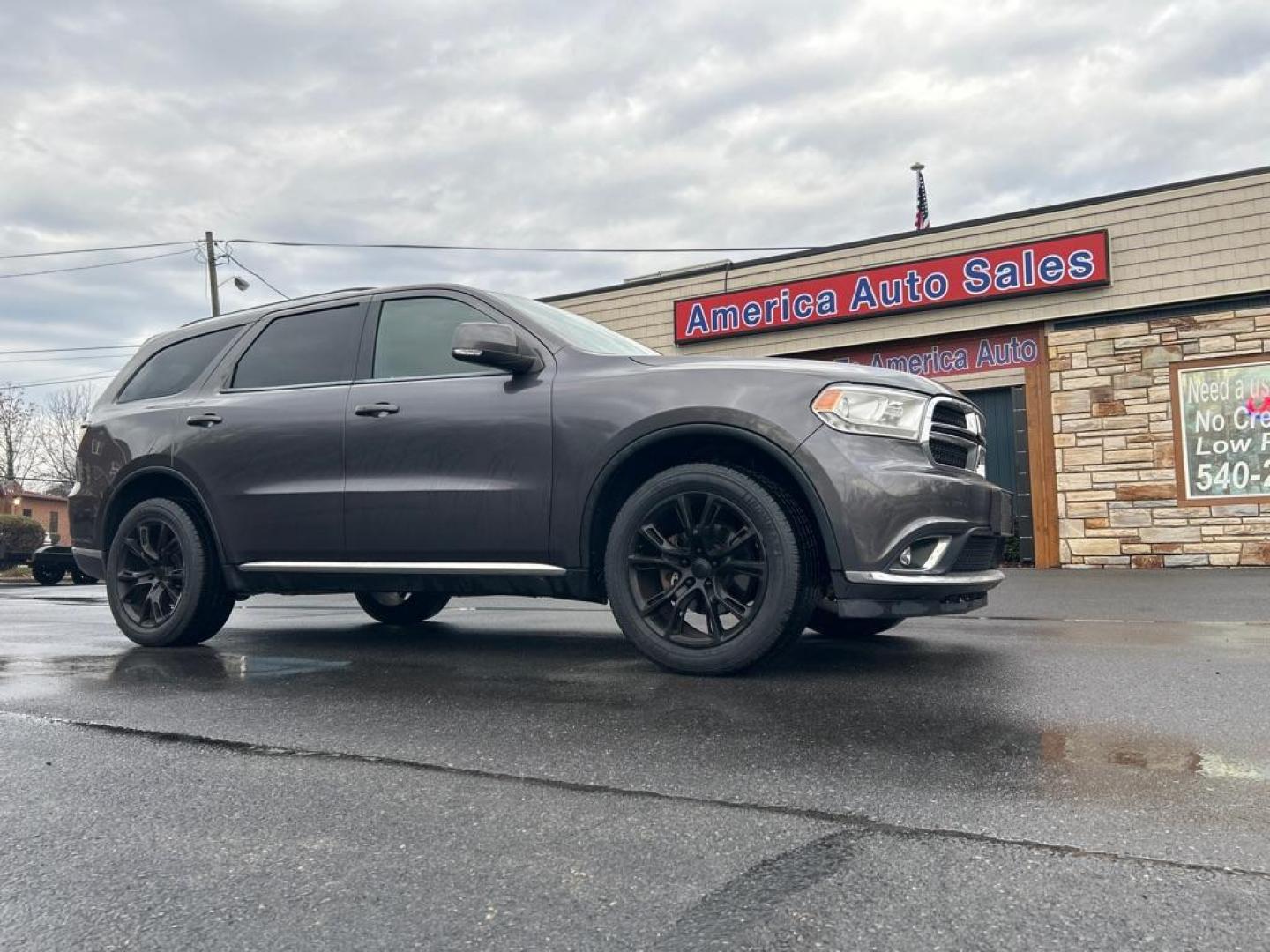 2014 GRAY DODGE DURANGO LIMITED (1C4RDJDG8EC) with an 3.6L engine, Automatic transmission, located at 2514 Williamson Rd NE, Roanoke, VA, 24012, (540) 265-7770, 37.294636, -79.936249 - Photo#0