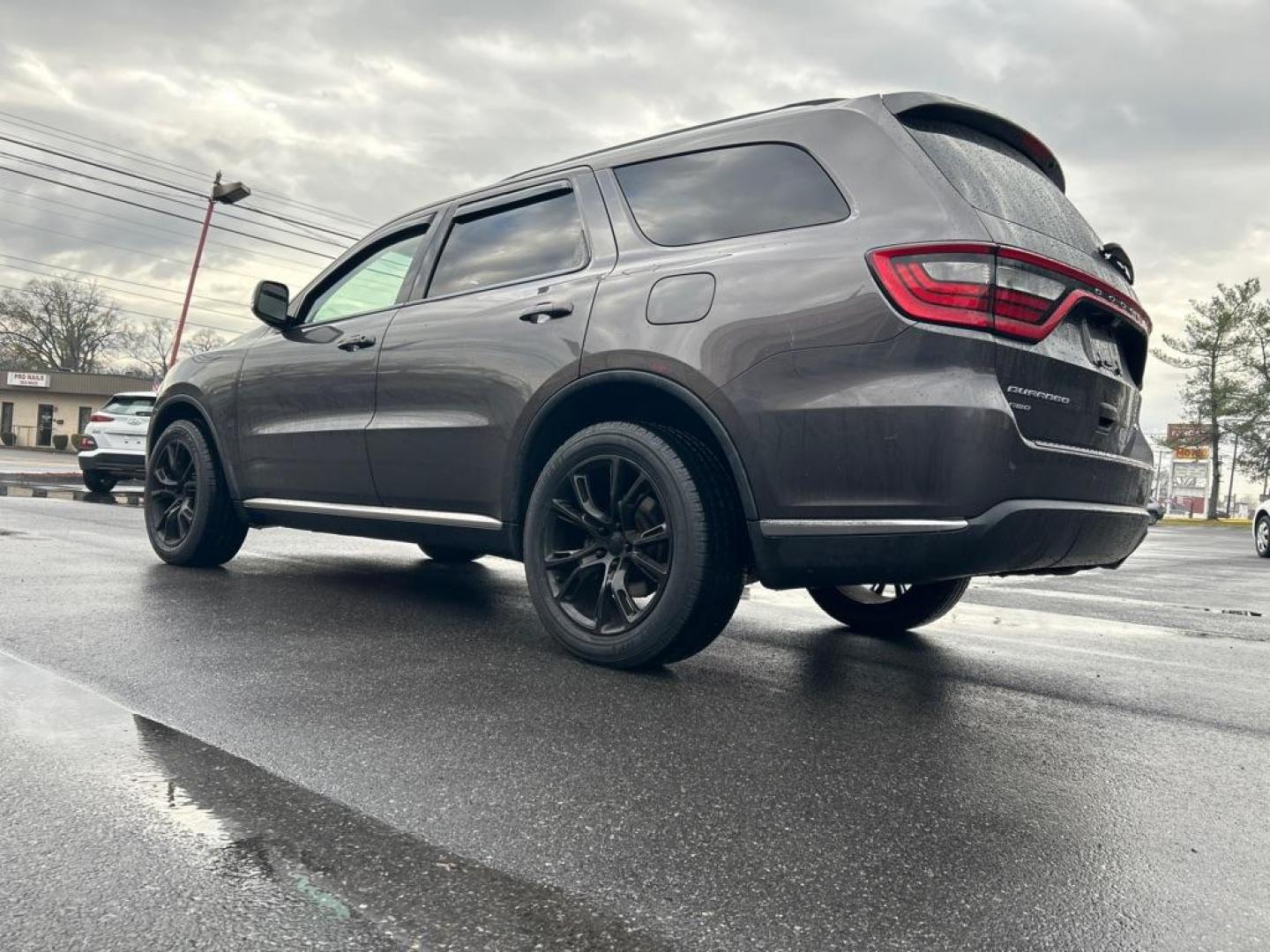 2014 GRAY DODGE DURANGO LIMITED (1C4RDJDG8EC) with an 3.6L engine, Automatic transmission, located at 2514 Williamson Rd NE, Roanoke, VA, 24012, (540) 265-7770, 37.294636, -79.936249 - Photo#2