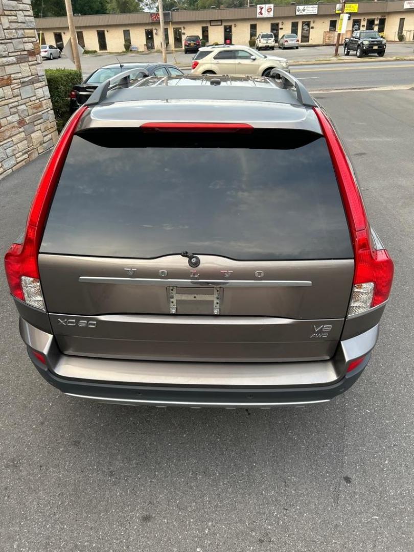2010 GRAY VOLVO XC90 V8 (YV4852CZ4A1) with an 4.4L engine, Automatic transmission, located at 2514 Williamson Rd NE, Roanoke, VA, 24012, (540) 265-7770, 37.294636, -79.936249 - Photo#11
