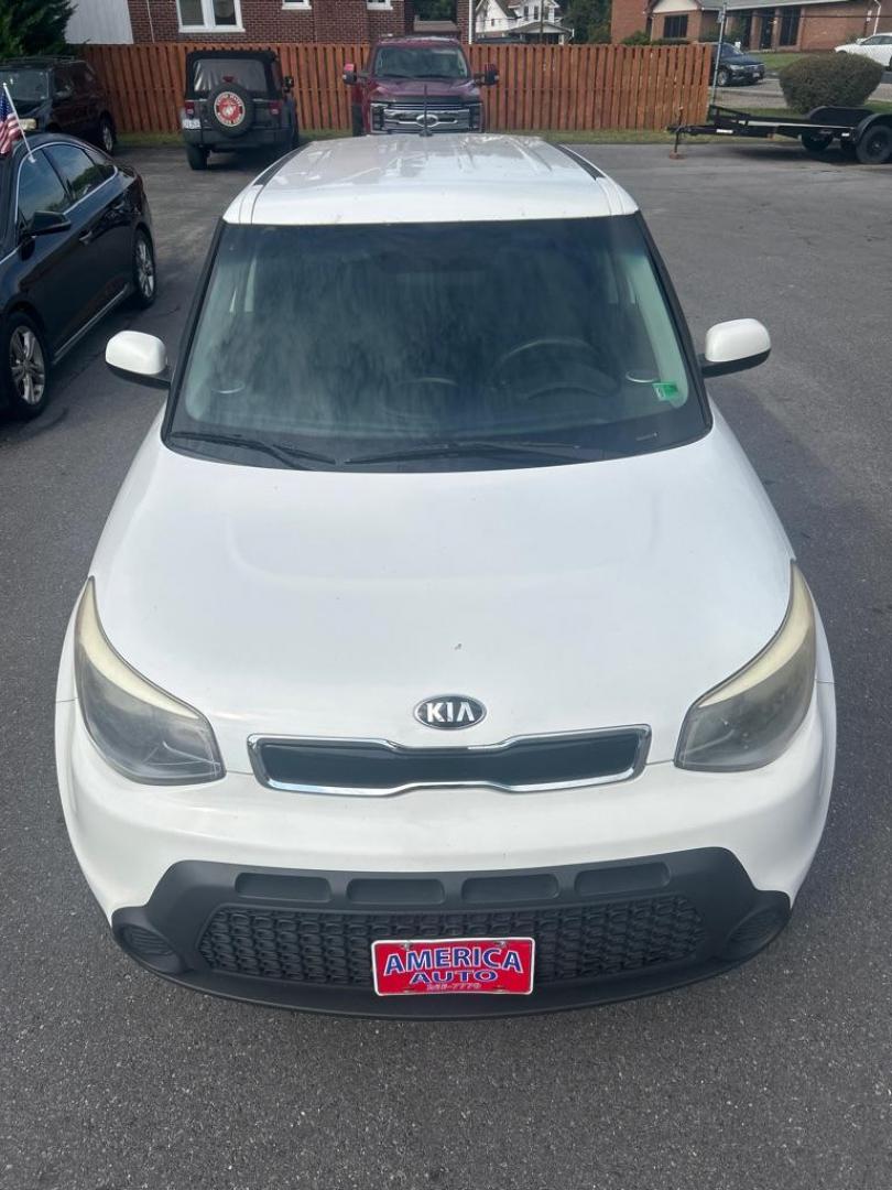 2015 WHITE KIA SOUL + (KNDJP3A53F7) with an 2.0L engine, Automatic transmission, located at 2514 Williamson Rd NE, Roanoke, VA, 24012, (540) 265-7770, 37.294636, -79.936249 - NO CREDIT CHECK FINANCING WITH ONLY $2000 DOWN PAYMENT!!!! Check out our website www.needausedvehicle.com for our No Credit Check/ In House Financing options!! No Credit Check Available!!! In House Financing Available!!! All Clean Title Vehicles (no Salvaged or flooded vehicles ever on our lot)! - Photo#9