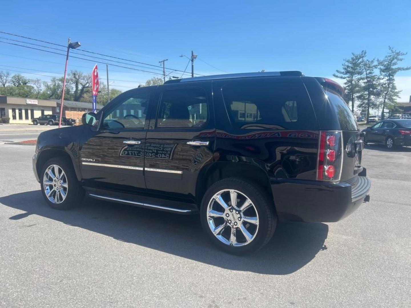 2013 BLACK GMC YUKON DENALI (1GKS2EEF9DR) with an 6.2L engine, Automatic transmission, located at 2514 Williamson Rd NE, Roanoke, VA, 24012, (540) 265-7770, 37.294636, -79.936249 - NO CREDIT CHECK FINANCING WITH ONLY $3000 DOWN PAYMENT!!!! Check out our website www.needausedvehicle.com for our No Credit Check/ In House Financing options!! No Credit Check Available!!! In House Financing Available!!! All Clean Title Vehicles (no Salvaged or flooded vehicles ever on our lot)! - Photo#2