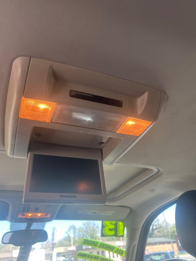 2013 BLACK GMC YUKON DENALI (1GKS2EEF9DR) with an 6.2L engine, Automatic transmission, located at 2514 Williamson Rd NE, Roanoke, VA, 24012, (540) 265-7770, 37.294636, -79.936249 - NO CREDIT CHECK FINANCING WITH ONLY $2800 DOWN PAYMENT!!!! Check out our website www.needausedvehicle.com for our No Credit Check/ In House Financing options!! No Credit Check Available!!! In House Financing Available!!! All Clean Title Vehicles (no Salvaged or flooded vehicles ever on our lot)! - Photo#6