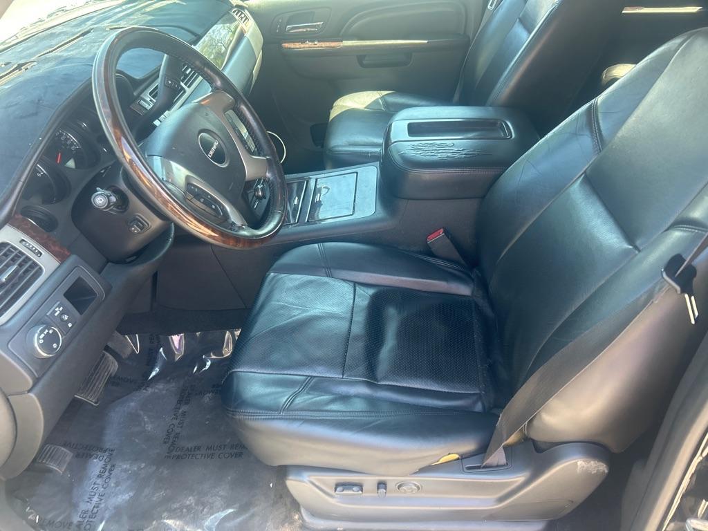 2013 BLACK GMC YUKON DENALI (1GKS2EEF9DR) with an 6.2L engine, Automatic transmission, located at 2514 Williamson Rd NE, Roanoke, VA, 24012, (540) 265-7770, 37.294636, -79.936249 - NO CREDIT CHECK FINANCING WITH ONLY $2800 DOWN PAYMENT!!!! Check out our website www.needausedvehicle.com for our No Credit Check/ In House Financing options!! No Credit Check Available!!! In House Financing Available!!! All Clean Title Vehicles (no Salvaged or flooded vehicles ever on our lot)! - Photo#8