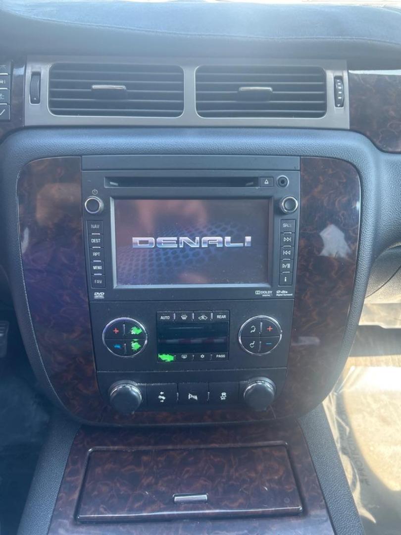 2013 BLACK GMC YUKON DENALI (1GKS2EEF9DR) with an 6.2L engine, Automatic transmission, located at 2514 Williamson Rd NE, Roanoke, VA, 24012, (540) 265-7770, 37.294636, -79.936249 - NO CREDIT CHECK FINANCING WITH ONLY $3000 DOWN PAYMENT!!!! Check out our website www.needausedvehicle.com for our No Credit Check/ In House Financing options!! No Credit Check Available!!! In House Financing Available!!! All Clean Title Vehicles (no Salvaged or flooded vehicles ever on our lot)! - Photo#9