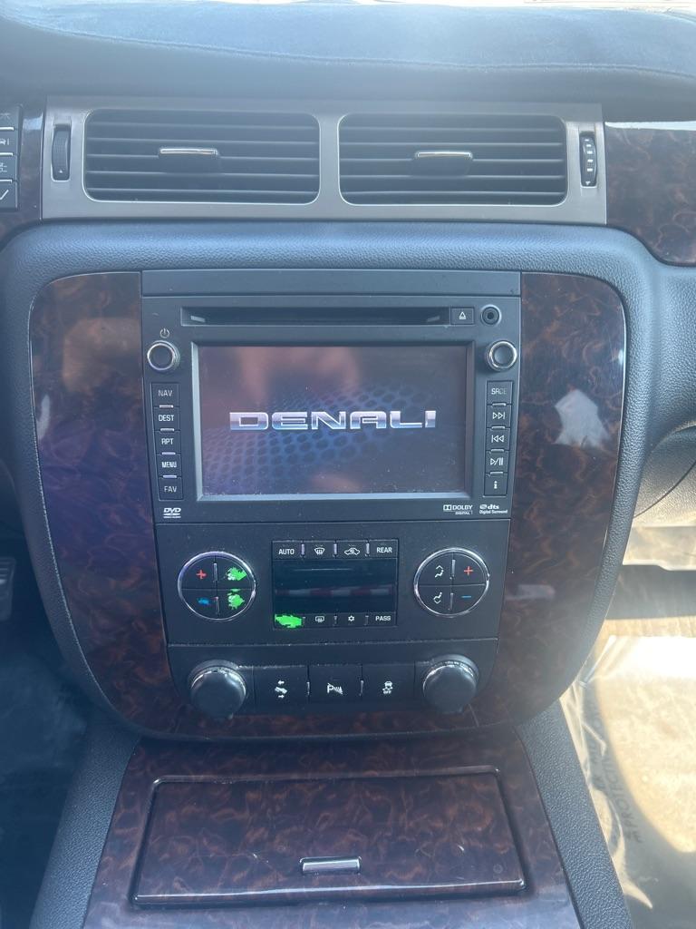 2013 BLACK GMC YUKON DENALI (1GKS2EEF9DR) with an 6.2L engine, Automatic transmission, located at 2514 Williamson Rd NE, Roanoke, VA, 24012, (540) 265-7770, 37.294636, -79.936249 - NO CREDIT CHECK FINANCING WITH ONLY $2800 DOWN PAYMENT!!!! Check out our website www.needausedvehicle.com for our No Credit Check/ In House Financing options!! No Credit Check Available!!! In House Financing Available!!! All Clean Title Vehicles (no Salvaged or flooded vehicles ever on our lot)! - Photo#9