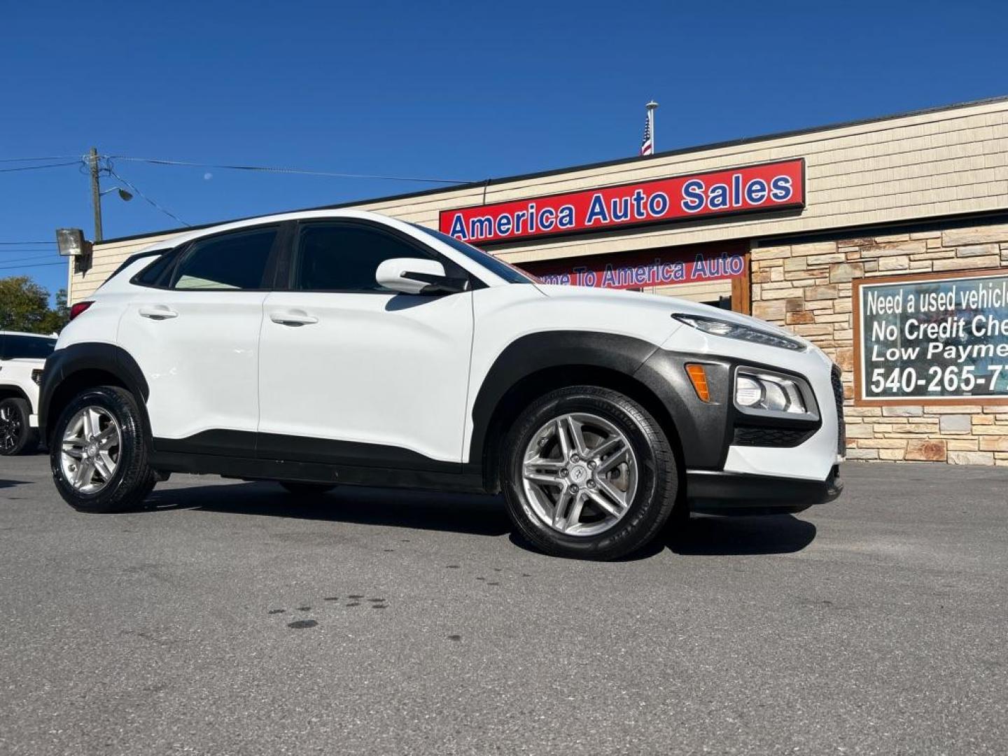 2018 WHITE HYUNDAI KONA SE (KM8K1CAAXJU) with an 2.0L engine, Automatic transmission, located at 2514 Williamson Rd NE, Roanoke, VA, 24012, (540) 265-7770, 37.294636, -79.936249 - NO CREDIT CHECK FINANCING WITH ONLY $3300 DOWN PAYMENT!!!! Check out our website www.needausedvehicle.com for our No Credit Check/ In House Financing options!! No Credit Check Available!!! In House Financing Available!!! All Clean Title Vehicles (no Salvaged or flooded vehicles ever on our lot)! - Photo#0