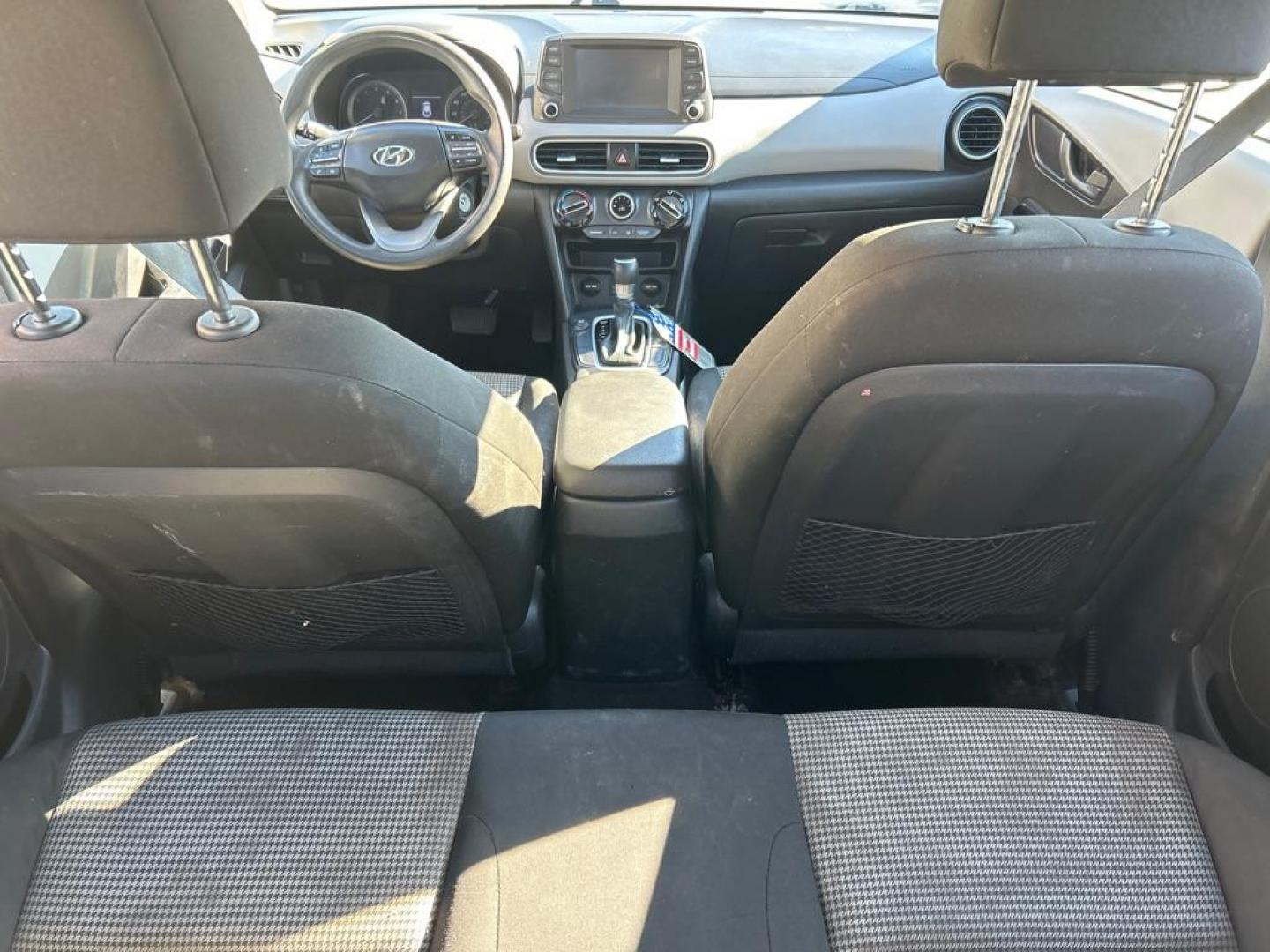 2018 WHITE HYUNDAI KONA SE (KM8K1CAAXJU) with an 2.0L engine, Automatic transmission, located at 2514 Williamson Rd NE, Roanoke, VA, 24012, (540) 265-7770, 37.294636, -79.936249 - NO CREDIT CHECK FINANCING WITH ONLY $3300 DOWN PAYMENT!!!! Check out our website www.needausedvehicle.com for our No Credit Check/ In House Financing options!! No Credit Check Available!!! In House Financing Available!!! All Clean Title Vehicles (no Salvaged or flooded vehicles ever on our lot)! - Photo#3