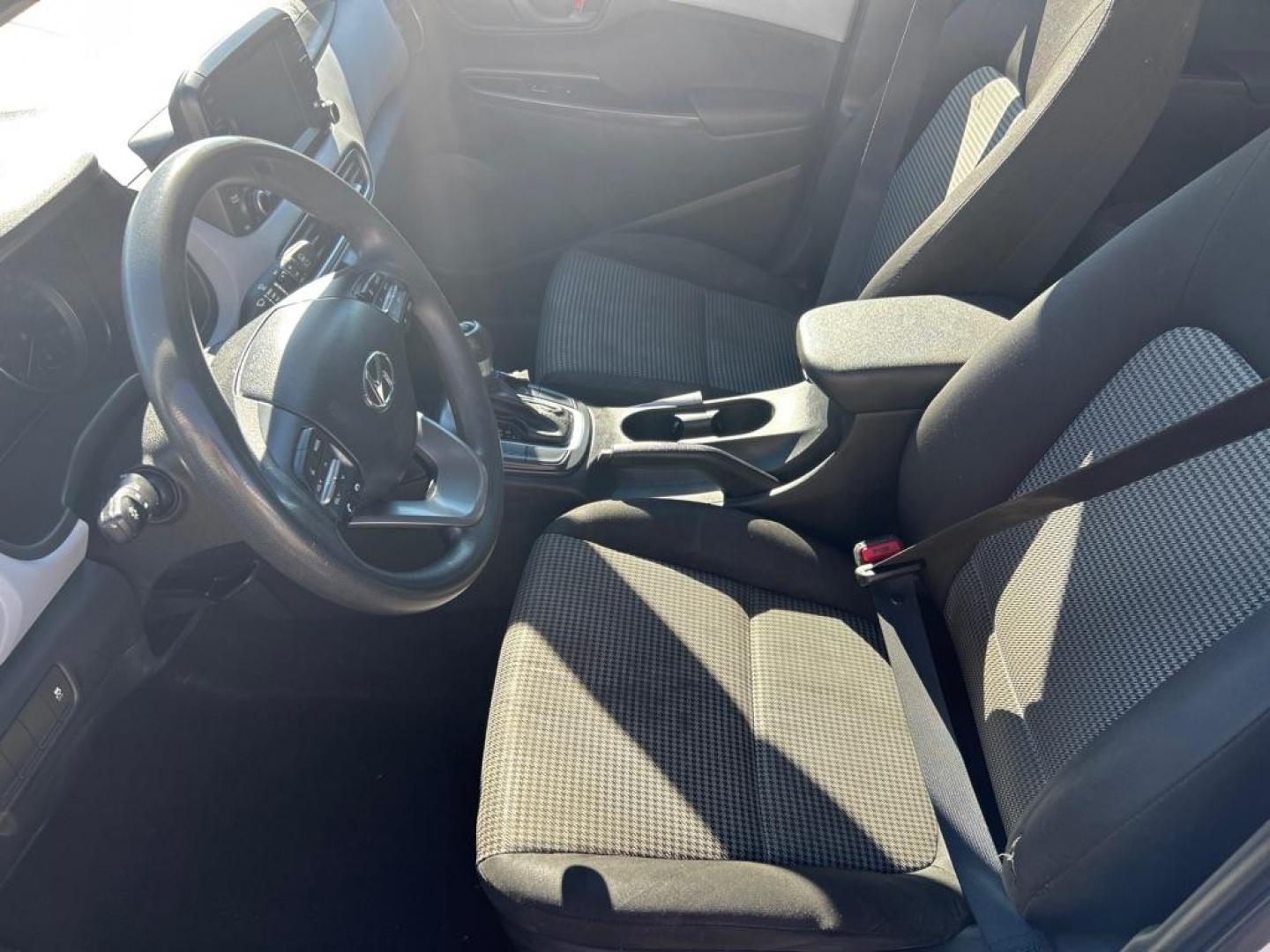 2018 WHITE HYUNDAI KONA SE (KM8K1CAAXJU) with an 2.0L engine, Automatic transmission, located at 2514 Williamson Rd NE, Roanoke, VA, 24012, (540) 265-7770, 37.294636, -79.936249 - NO CREDIT CHECK FINANCING WITH ONLY $3300 DOWN PAYMENT!!!! Check out our website www.needausedvehicle.com for our No Credit Check/ In House Financing options!! No Credit Check Available!!! In House Financing Available!!! All Clean Title Vehicles (no Salvaged or flooded vehicles ever on our lot)! - Photo#6