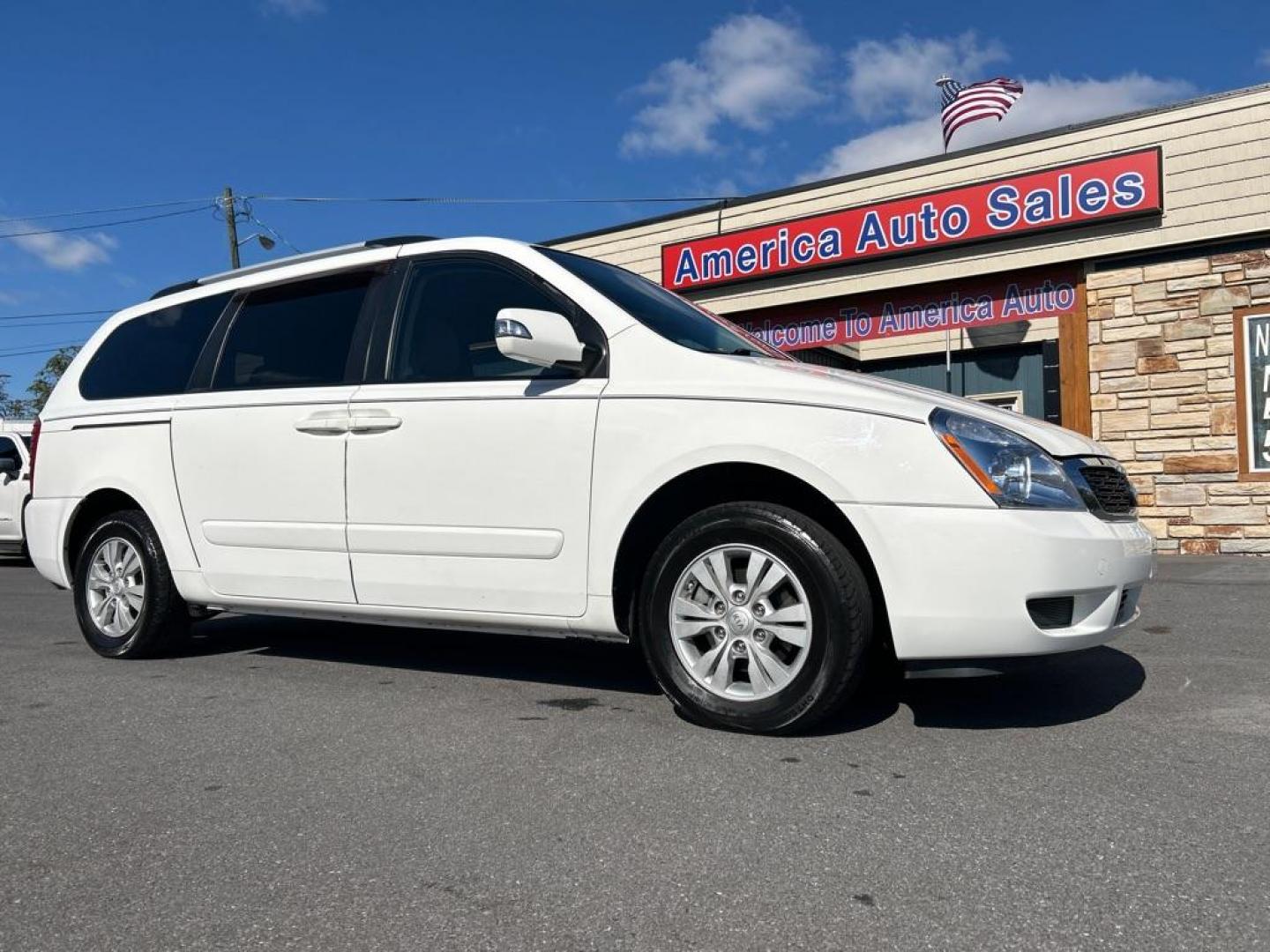 2012 WHITE KIA SEDONA LX (KNDMG4C7XC6) with an 3.5L engine, Automatic transmission, located at 2514 Williamson Rd NE, Roanoke, VA, 24012, (540) 265-7770, 37.294636, -79.936249 - NO CREDIT CHECK FINANCING WITH ONLY $1600 DOWN PAYMENT!!!! Check out our website www.needausedvehicle.com for our No Credit Check/ In House Financing options!! No Credit Check Available!!! In House Financing Available!!! All Clean Title Vehicles (no Salvaged or flooded vehicles ever on our lot)! - Photo#0