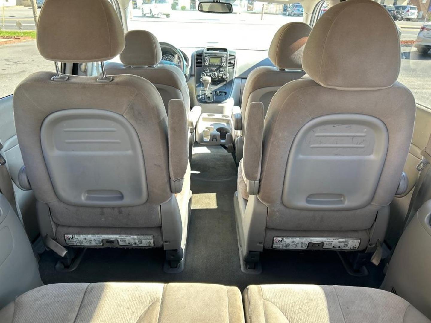 2012 WHITE KIA SEDONA LX (KNDMG4C7XC6) with an 3.5L engine, Automatic transmission, located at 2514 Williamson Rd NE, Roanoke, VA, 24012, (540) 265-7770, 37.294636, -79.936249 - NO CREDIT CHECK FINANCING WITH ONLY $1600 DOWN PAYMENT!!!! Check out our website www.needausedvehicle.com for our No Credit Check/ In House Financing options!! No Credit Check Available!!! In House Financing Available!!! All Clean Title Vehicles (no Salvaged or flooded vehicles ever on our lot)! - Photo#5