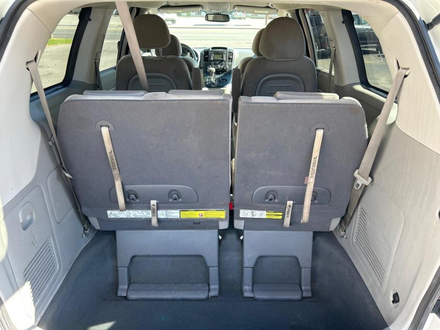 2012 WHITE KIA SEDONA LX (KNDMG4C7XC6) with an 3.5L engine, Automatic transmission, located at 2514 Williamson Rd NE, Roanoke, VA, 24012, (540) 265-7770, 37.294636, -79.936249 - NO CREDIT CHECK FINANCING WITH ONLY $1600 DOWN PAYMENT!!!! Check out our website www.needausedvehicle.com for our No Credit Check/ In House Financing options!! No Credit Check Available!!! In House Financing Available!!! All Clean Title Vehicles (no Salvaged or flooded vehicles ever on our lot)! - Photo#6