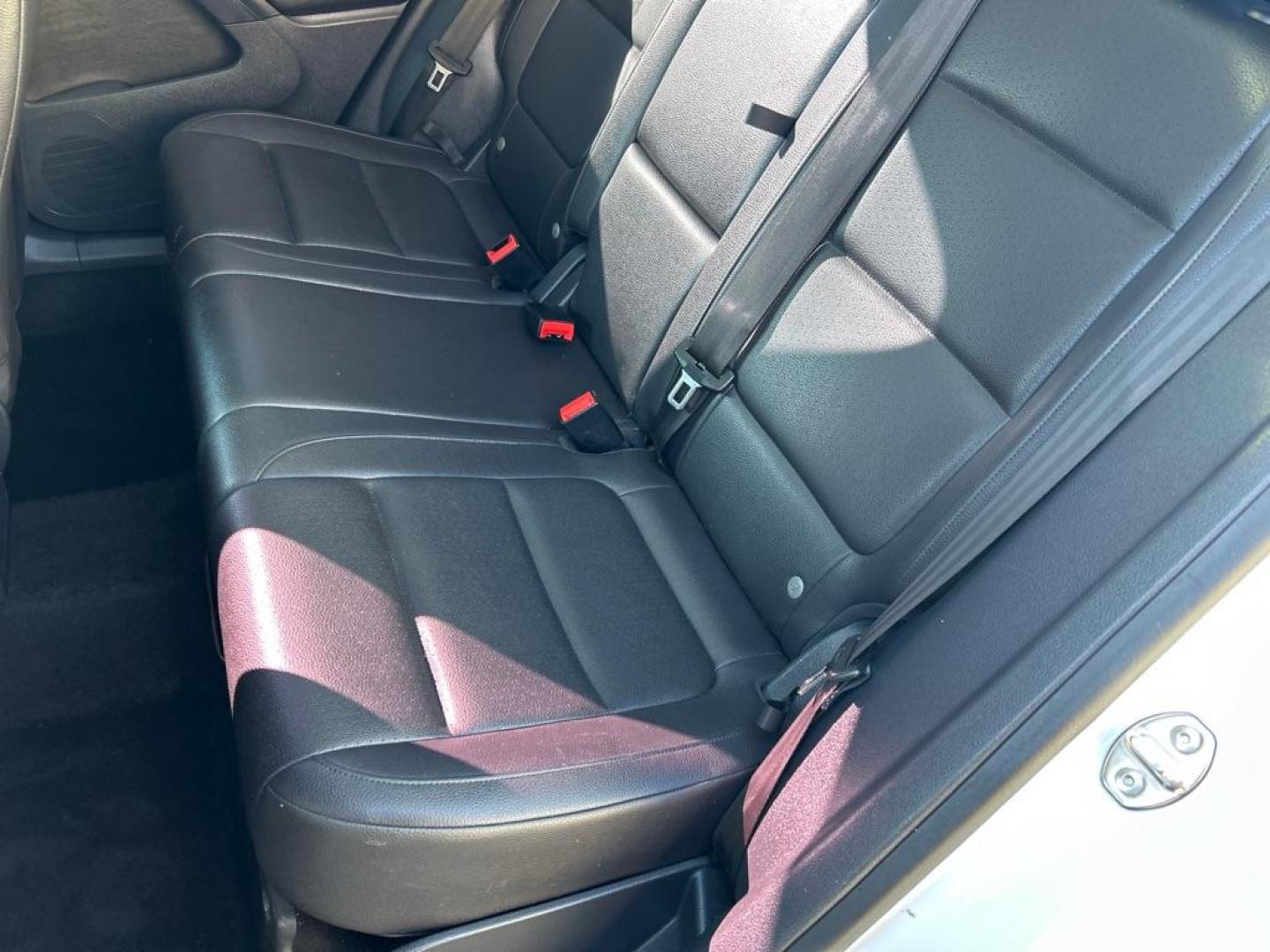 2017 WHITE VOLKSWAGEN TIGUAN WOLFSBURG (WVGSV7AX0HK) with an 2.0L engine, Automatic transmission, located at 2514 Williamson Rd NE, Roanoke, VA, 24012, (540) 265-7770, 37.294636, -79.936249 - NO CREDIT CHECK FINANCING WITH ONLY $2800 DOWN PAYMENT!!!! Check out our website www.needausedvehicle.com for our No Credit Check/ In House Financing options!! No Credit Check Available!!! In House Financing Available!!! All Clean Title Vehicles (no Salvaged or flooded vehicles ever on our lot)! - Photo#5