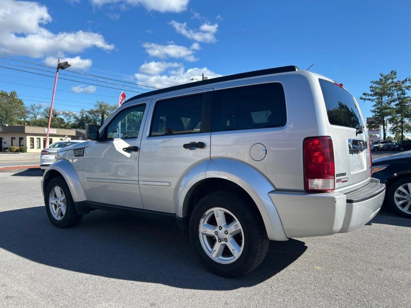 2007 SILVER DODGE NITRO SLT (1D8GU58K17W) with an 3.7L engine, Automatic transmission, located at 2514 Williamson Rd NE, Roanoke, VA, 24012, (540) 265-7770, 37.294636, -79.936249 - NO CREDIT CHECK FINANCING WITH ONLY $1800 DOWN PAYMENT!!!! Check out our website www.needausedvehicle.com for our No Credit Check/ In House Financing options!! No Credit Check Available!!! In House Financing Available!!! All Clean Title Vehicles (no Salvaged or flooded vehicles ever on our lot)! - Photo#2