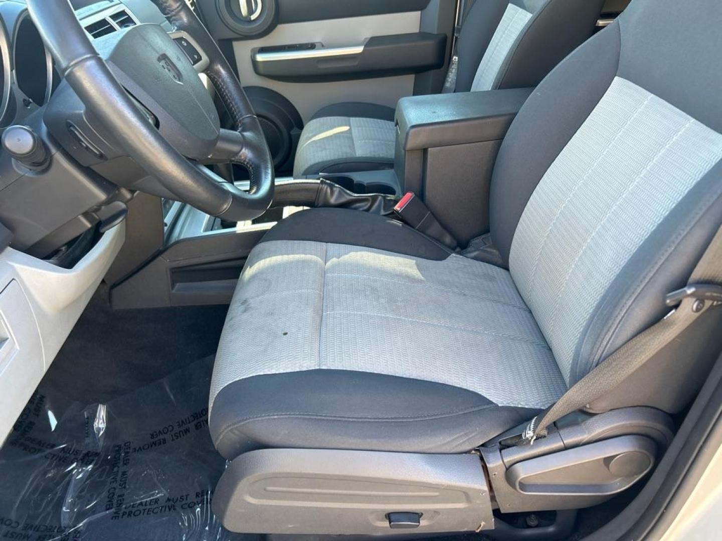 2007 SILVER DODGE NITRO SLT (1D8GU58K17W) with an 3.7L engine, Automatic transmission, located at 2514 Williamson Rd NE, Roanoke, VA, 24012, (540) 265-7770, 37.294636, -79.936249 - NO CREDIT CHECK FINANCING WITH ONLY $1800 DOWN PAYMENT!!!! Check out our website www.needausedvehicle.com for our No Credit Check/ In House Financing options!! No Credit Check Available!!! In House Financing Available!!! All Clean Title Vehicles (no Salvaged or flooded vehicles ever on our lot)! - Photo#8