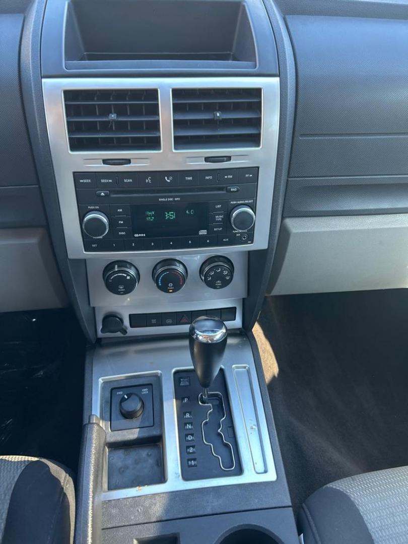 2007 SILVER DODGE NITRO SLT (1D8GU58K17W) with an 3.7L engine, Automatic transmission, located at 2514 Williamson Rd NE, Roanoke, VA, 24012, (540) 265-7770, 37.294636, -79.936249 - NO CREDIT CHECK FINANCING WITH ONLY $1800 DOWN PAYMENT!!!! Check out our website www.needausedvehicle.com for our No Credit Check/ In House Financing options!! No Credit Check Available!!! In House Financing Available!!! All Clean Title Vehicles (no Salvaged or flooded vehicles ever on our lot)! - Photo#9