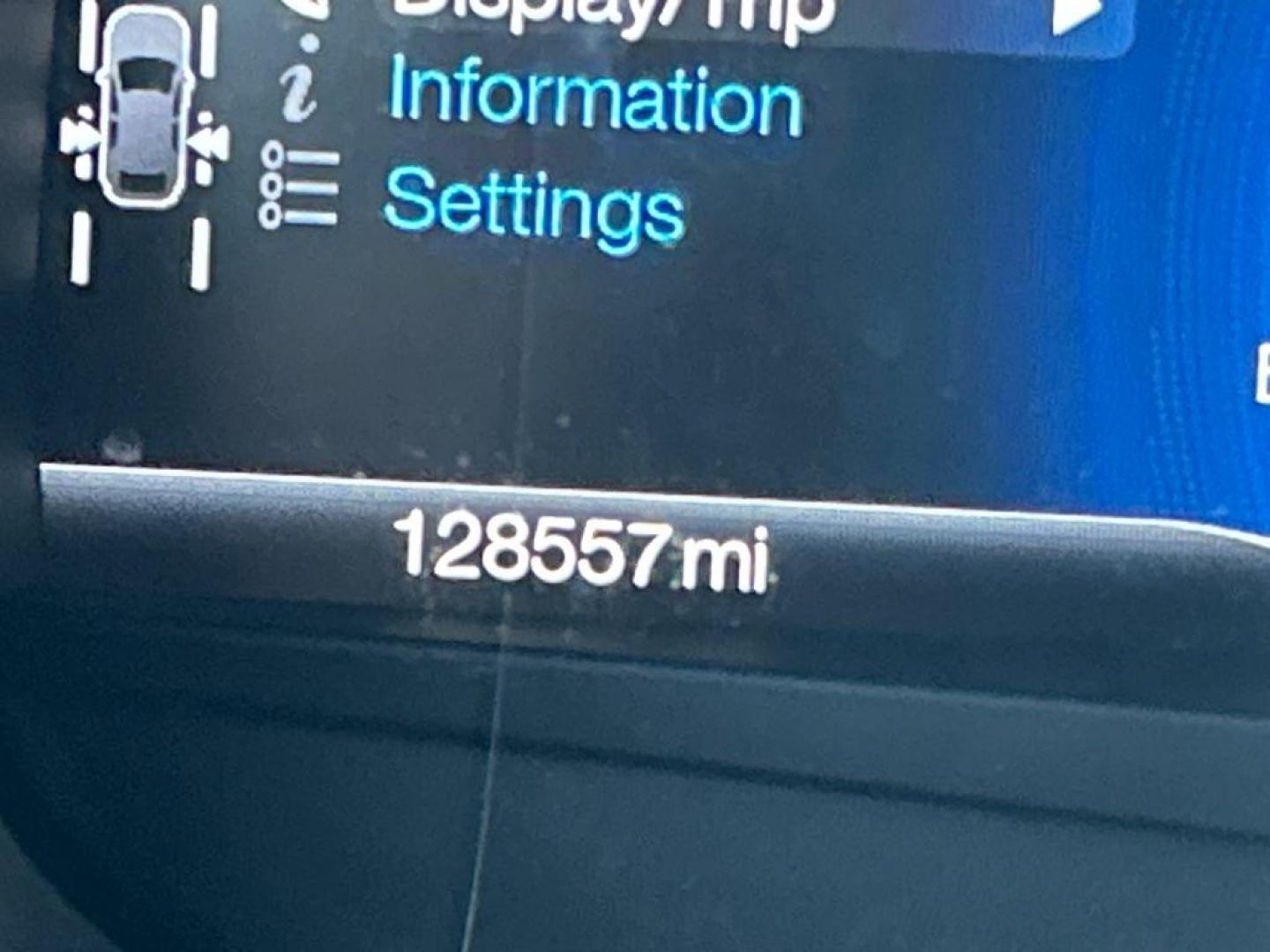 2019 WHITE FORD FUSION SE (3FA6P0LU5KR) with an 2.0L engine, Continuously Variable transmission, located at 2514 Williamson Rd NE, Roanoke, VA, 24012, (540) 265-7770, 37.294636, -79.936249 - Photo#7