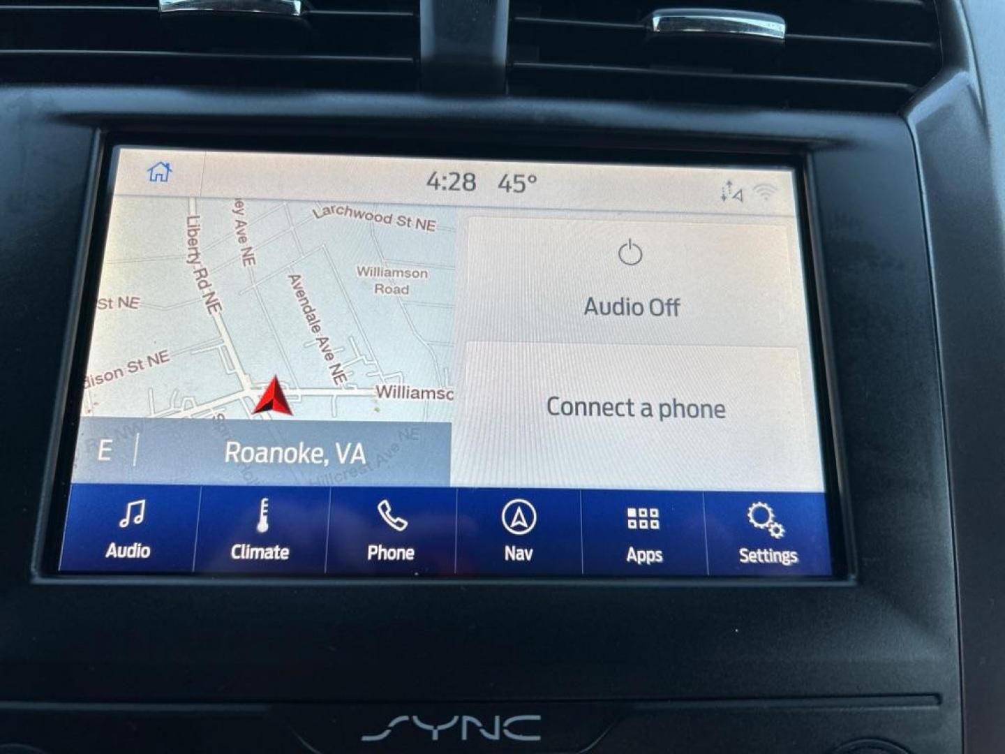 2019 WHITE FORD FUSION SE (3FA6P0LU5KR) with an 2.0L engine, Continuously Variable transmission, located at 2514 Williamson Rd NE, Roanoke, VA, 24012, (540) 265-7770, 37.294636, -79.936249 - Photo#8