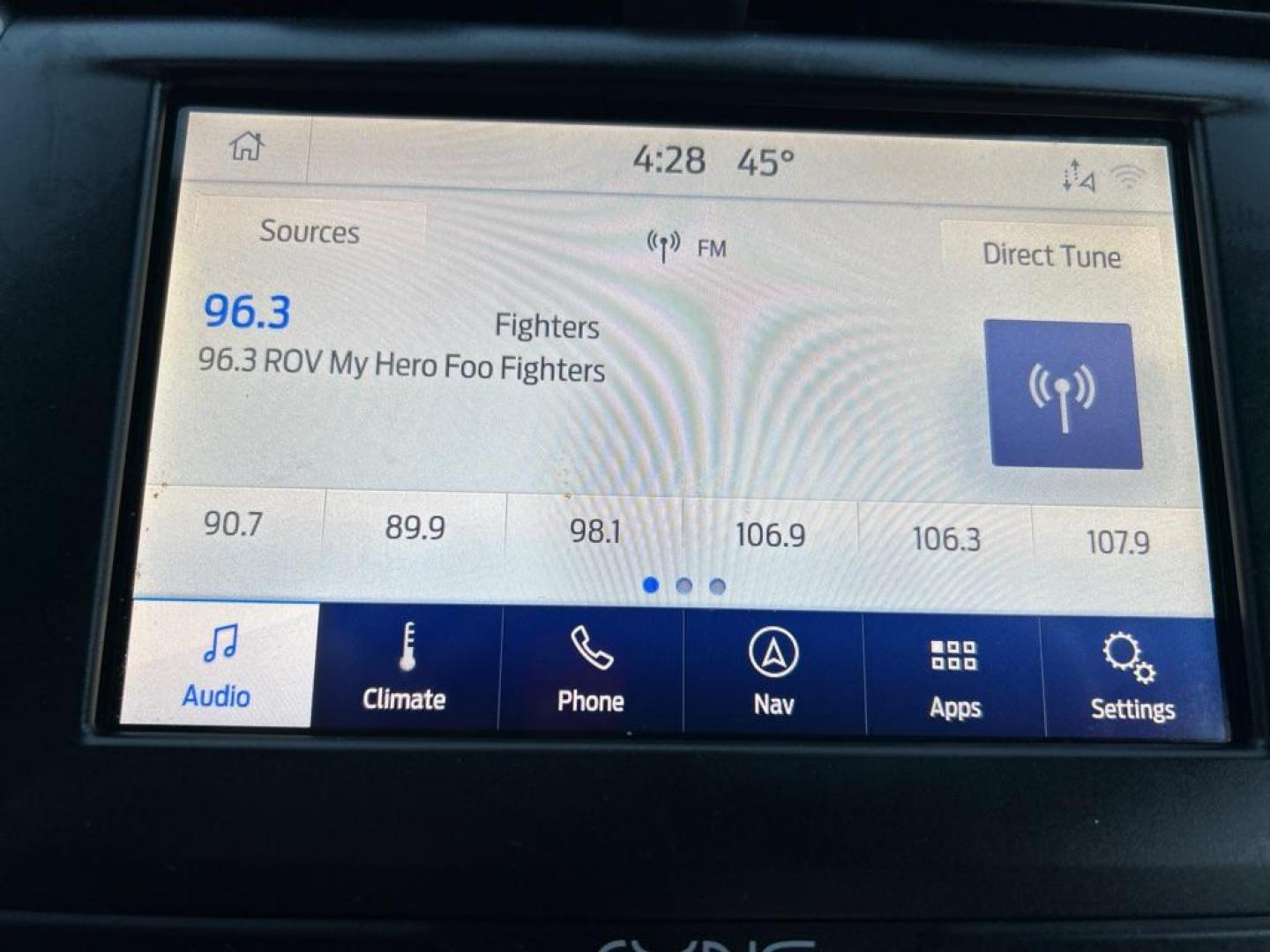 2019 WHITE FORD FUSION SE (3FA6P0LU5KR) with an 2.0L engine, Continuously Variable transmission, located at 2514 Williamson Rd NE, Roanoke, VA, 24012, (540) 265-7770, 37.294636, -79.936249 - Photo#9