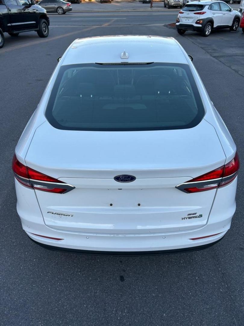 2019 WHITE FORD FUSION SE (3FA6P0LU5KR) with an 2.0L engine, Continuously Variable transmission, located at 2514 Williamson Rd NE, Roanoke, VA, 24012, (540) 265-7770, 37.294636, -79.936249 - Photo#11