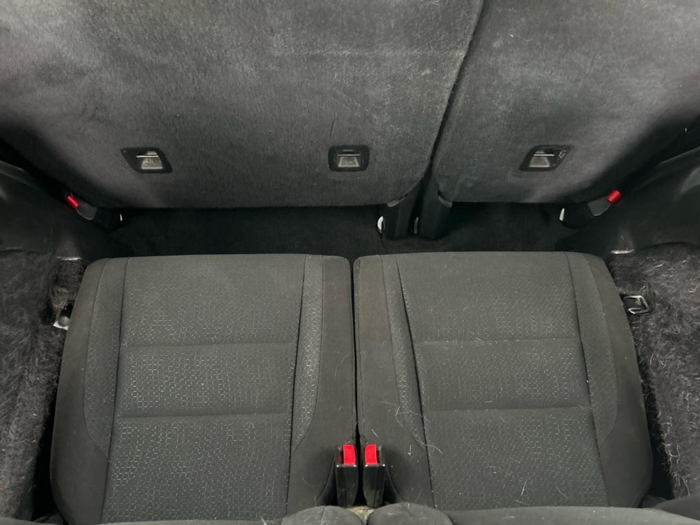 2013 WHITE DODGE DURANGO SXT (1C4RDJAG6DC) with an 3.6L engine, Automatic transmission, located at 2514 Williamson Rd NE, Roanoke, VA, 24012, (540) 265-7770, 37.294636, -79.936249 - NO CREDIT CHECK FINANCING WITH ONLY $2500 DOWN PAYMENT!!!! Check out our website www.needausedvehicle.com for our No Credit Check/ In House Financing options!! No Credit Check Available!!! In House Financing Available!!! All Clean Title Vehicles (no Salvaged or flooded vehicles ever on our lot)! - Photo#5
