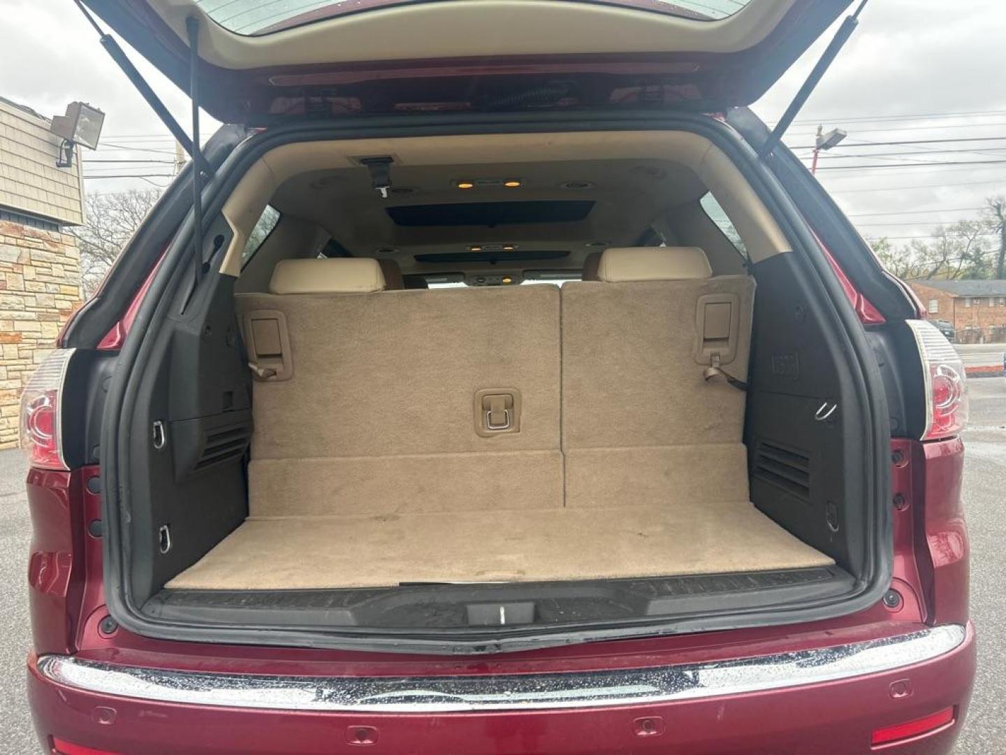 2011 RED GMC ACADIA DENALI (1GKKVTED7BJ) with an 3.6L engine, Automatic transmission, located at 2514 Williamson Rd NE, Roanoke, VA, 24012, (540) 265-7770, 37.294636, -79.936249 - Photo#4