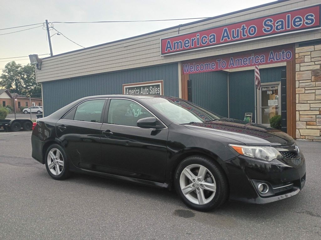 2014 BLACK TOYOTA CAMRY L (4T1BF1FK3EU) with an 2.5L engine, Automatic transmission, located at 2514 Williamson Rd NE, Roanoke, VA, 24012, (540) 265-7770, 37.294636, -79.936249- Photo#1