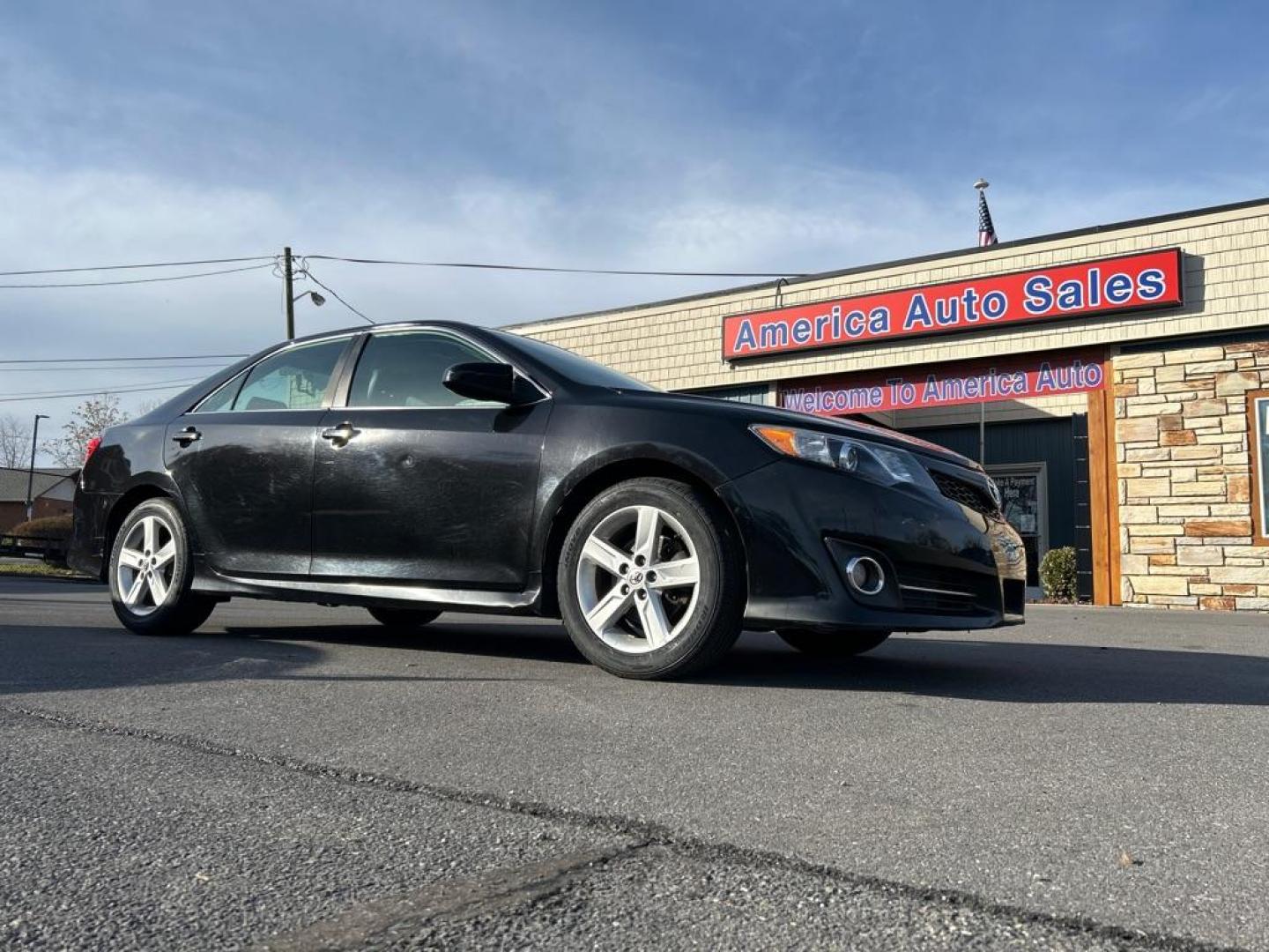 2014 BLACK TOYOTA CAMRY L (4T1BF1FK3EU) with an 2.5L engine, Automatic transmission, located at 2514 Williamson Rd NE, Roanoke, VA, 24012, (540) 265-7770, 37.294636, -79.936249 - NO CREDIT CHECK FINANCING WITH ONLY $2300 DOWN PAYMENT!!!! Check out our website www.needausedvehicle.com for our No Credit Check/ In House Financing options!! No Credit Check Available!!! In House Financing Available!!! All Clean Title Vehicles (no Salvaged or flooded vehicles ever on our lot)! - Photo#0
