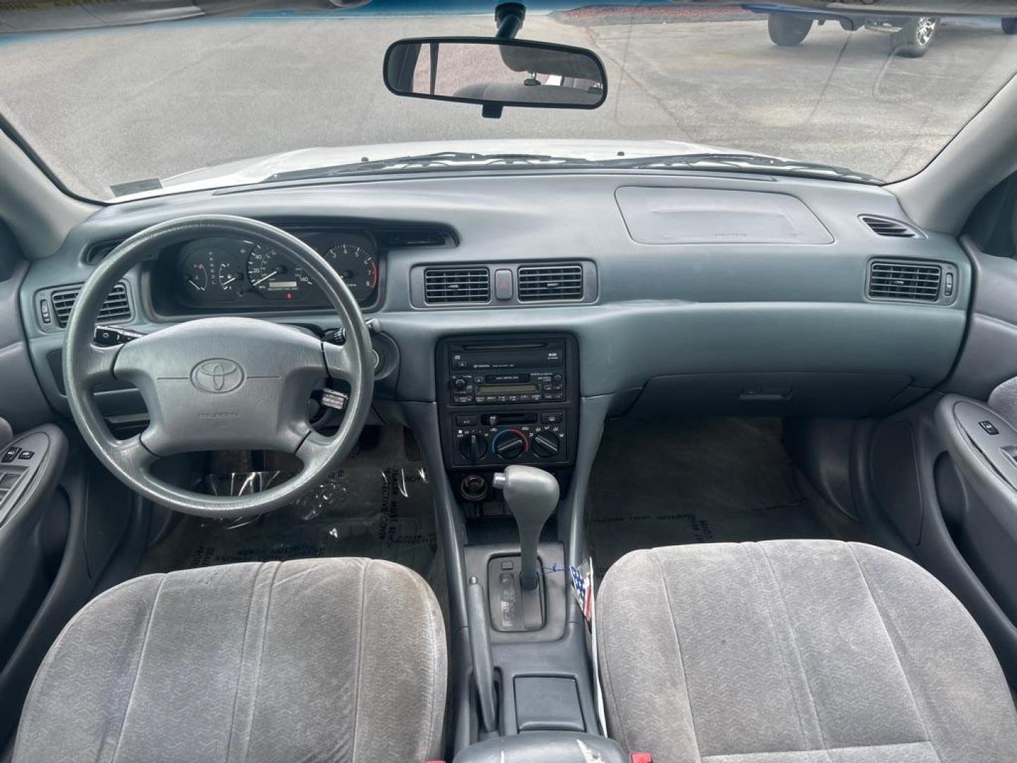 1998 WHITE TOYOTA CAMRY CE (4T1BF22K7WU) with an 3.0L engine, Automatic transmission, located at 2514 Williamson Rd NE, Roanoke, VA, 24012, (540) 265-7770, 37.294636, -79.936249 - NO CREDIT CHECK FINANCING WITH ONLY $950 DOWN PAYMENT!!!! Check out our website www.needausedvehicle.com for our No Credit Check/ In House Financing options!! No Credit Check Available!!! In House Financing Available!!! All Clean Title Vehicles (no Salvaged or flooded vehicles ever on our lot)!! - Photo#3