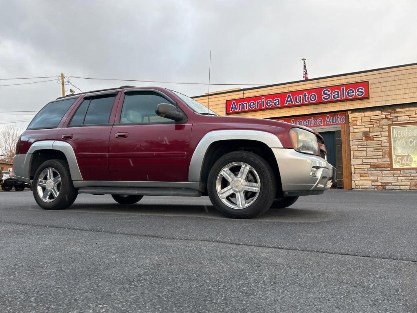 2008 RED CHEVROLET TRAILBLAZER LS (1GNDT13S782) with an 4.2L engine, Automatic transmission, located at 2514 Williamson Rd NE, Roanoke, VA, 24012, (540) 265-7770, 37.294636, -79.936249 - Photo#0