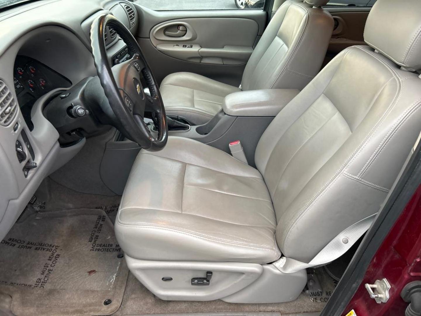 2008 RED CHEVROLET TRAILBLAZER LS (1GNDT13S782) with an 4.2L engine, Automatic transmission, located at 2514 Williamson Rd NE, Roanoke, VA, 24012, (540) 265-7770, 37.294636, -79.936249 - Photo#3