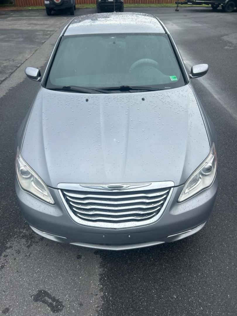 2014 SILVER CHRYSLER 200 TOURING (1C3CCBBB0EN) with an 2.4L engine, Automatic transmission, located at 2514 Williamson Rd NE, Roanoke, VA, 24012, (540) 265-7770, 37.294636, -79.936249 - Photo#1