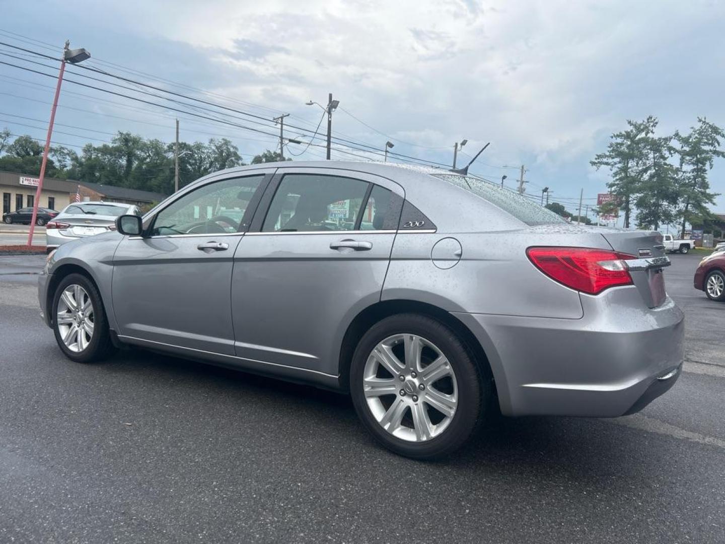 2014 SILVER CHRYSLER 200 TOURING (1C3CCBBB0EN) with an 2.4L engine, Automatic transmission, located at 2514 Williamson Rd NE, Roanoke, VA, 24012, (540) 265-7770, 37.294636, -79.936249 - Photo#2
