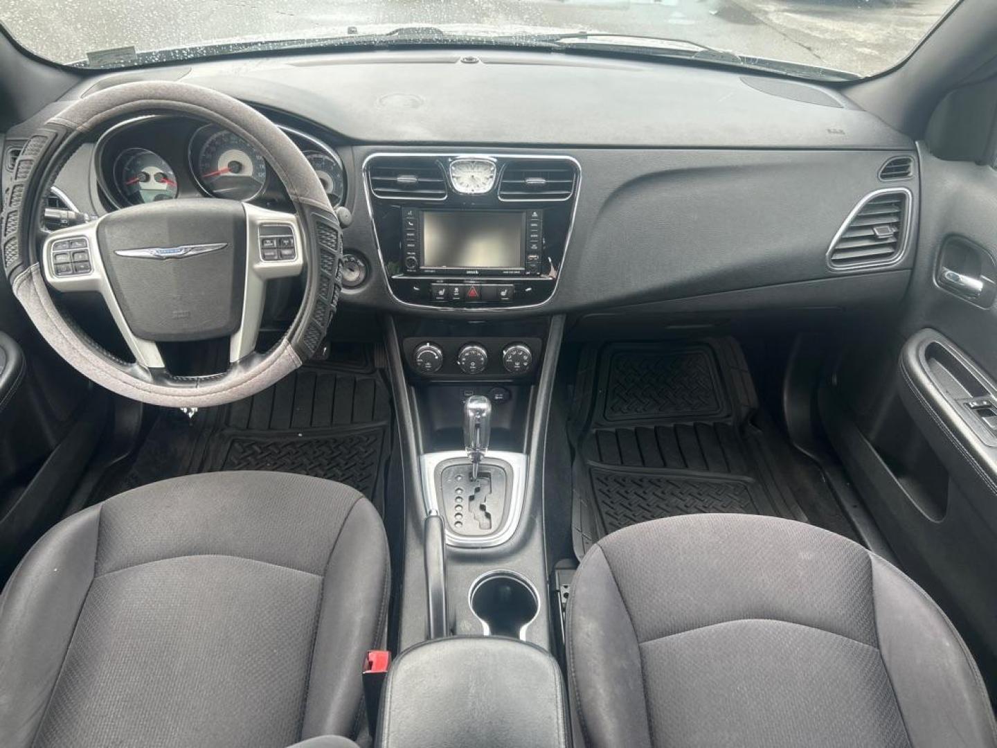 2014 SILVER CHRYSLER 200 TOURING (1C3CCBBB0EN) with an 2.4L engine, Automatic transmission, located at 2514 Williamson Rd NE, Roanoke, VA, 24012, (540) 265-7770, 37.294636, -79.936249 - Photo#5