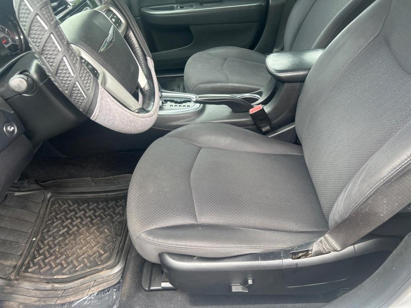 2014 SILVER CHRYSLER 200 TOURING (1C3CCBBB0EN) with an 2.4L engine, Automatic transmission, located at 2514 Williamson Rd NE, Roanoke, VA, 24012, (540) 265-7770, 37.294636, -79.936249 - Photo#6