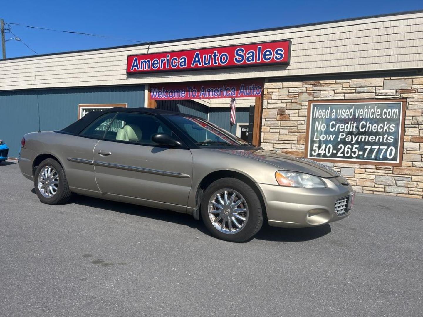2002 GOLD CHRYSLER SEBRING LIMITED (1C3EL65R12N) with an 2.7L engine, Automatic transmission, located at 2514 Williamson Rd NE, Roanoke, VA, 24012, (540) 265-7770, 37.294636, -79.936249 - Photo#0