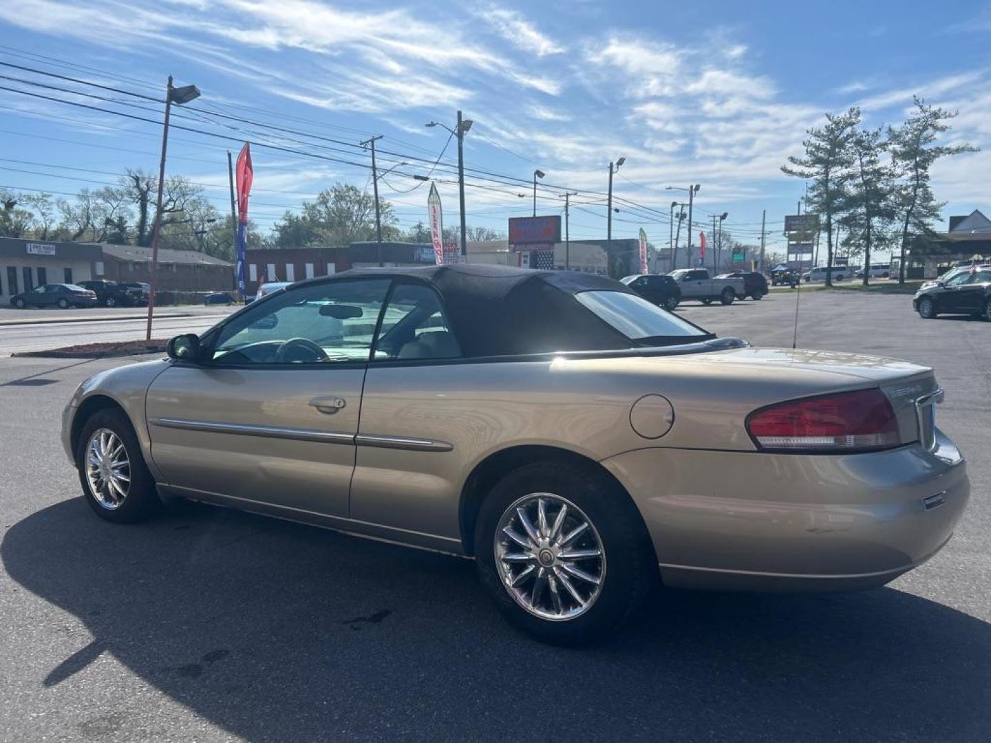 2002 GOLD CHRYSLER SEBRING LIMITED (1C3EL65R12N) with an 2.7L engine, Automatic transmission, located at 2514 Williamson Rd NE, Roanoke, VA, 24012, (540) 265-7770, 37.294636, -79.936249 - Photo#2