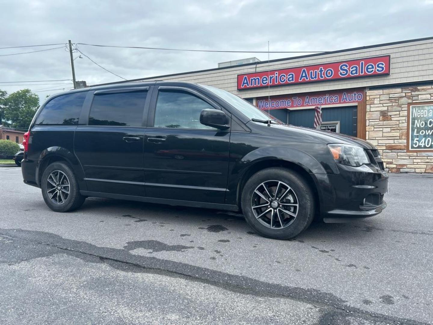 2016 BLACK DODGE GRAND CARAVAN R/T (2C4RDGEG2GR) with an 3.6L engine, Automatic transmission, located at 2514 Williamson Rd NE, Roanoke, VA, 24012, (540) 265-7770, 37.294636, -79.936249 - VEHICLE HAS NEW TRANSMISSION WITH 3 YEAR/ 100,000 MILE WARRANTY!!!! NO CREDIT CHECK FINANCING WITH ONLY $2700 DOWN PAYMENT!!!! Check out our website www.needausedvehicle.com for our No Credit Check/ In House Financing options!! No Credit Check Available!!! In House Financing Available!!! All C - Photo#0
