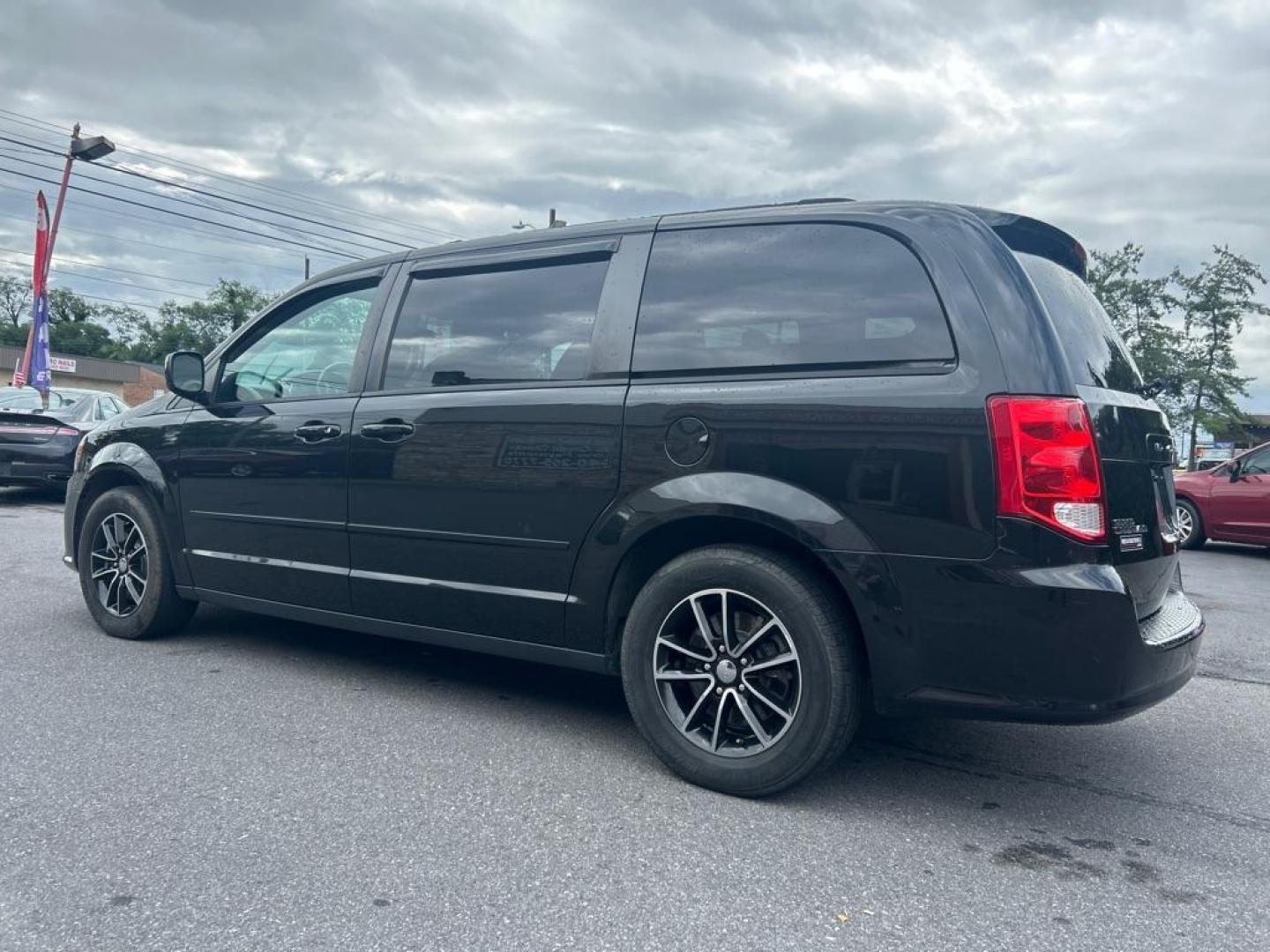 2016 BLACK DODGE GRAND CARAVAN R/T (2C4RDGEG2GR) with an 3.6L engine, Automatic transmission, located at 2514 Williamson Rd NE, Roanoke, VA, 24012, (540) 265-7770, 37.294636, -79.936249 - VEHICLE HAS NEW TRANSMISSION WITH 3 YEAR/ 100,000 MILE WARRANTY!!!! NO CREDIT CHECK FINANCING WITH ONLY $2700 DOWN PAYMENT!!!! Check out our website www.needausedvehicle.com for our No Credit Check/ In House Financing options!! No Credit Check Available!!! In House Financing Available!!! All C - Photo#2