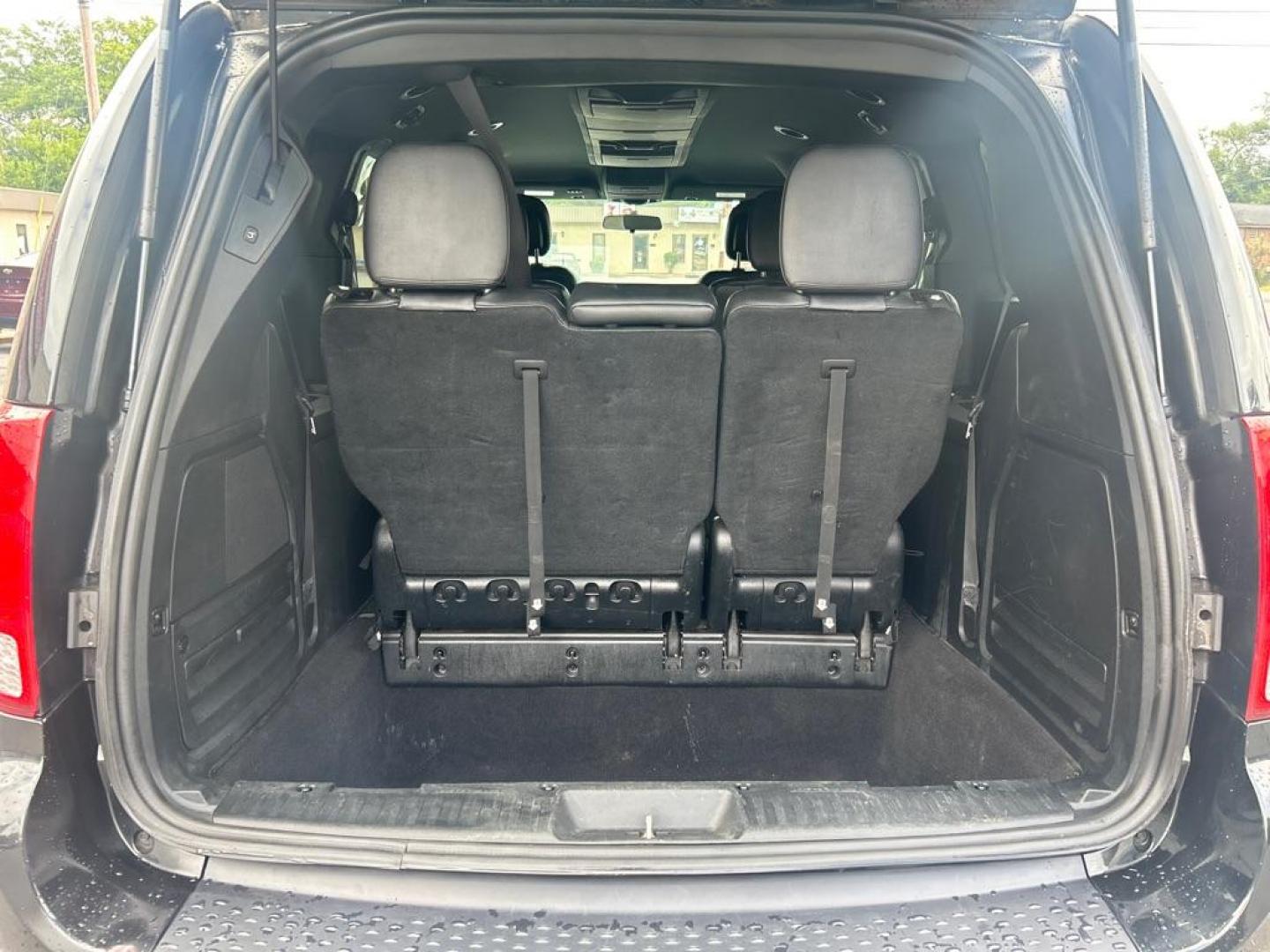2016 BLACK DODGE GRAND CARAVAN R/T (2C4RDGEG2GR) with an 3.6L engine, Automatic transmission, located at 2514 Williamson Rd NE, Roanoke, VA, 24012, (540) 265-7770, 37.294636, -79.936249 - VEHICLE HAS NEW TRANSMISSION WITH 3 YEAR/ 100,000 MILE WARRANTY!!!! NO CREDIT CHECK FINANCING WITH ONLY $2700 DOWN PAYMENT!!!! Check out our website www.needausedvehicle.com for our No Credit Check/ In House Financing options!! No Credit Check Available!!! In House Financing Available!!! All C - Photo#4