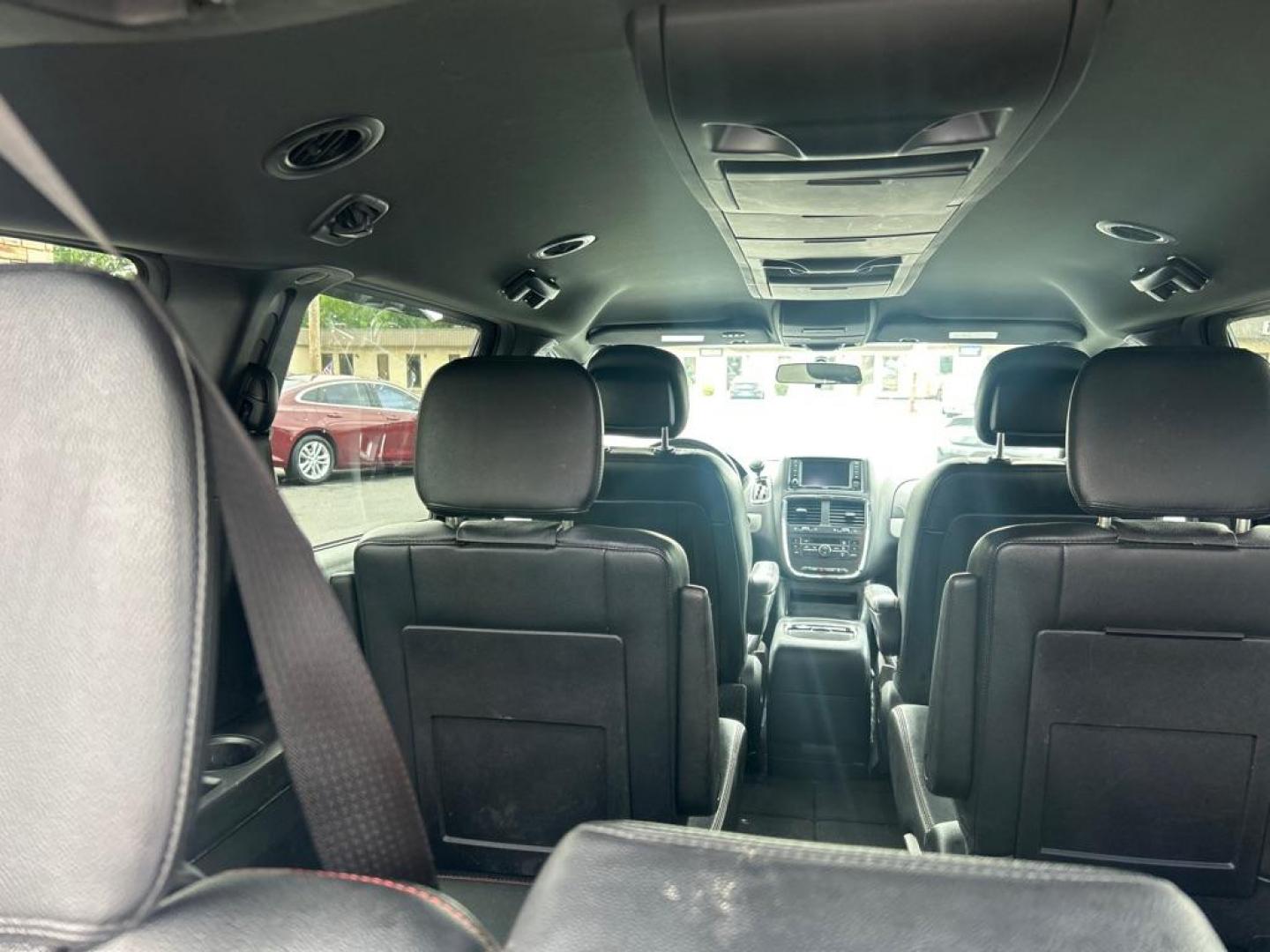 2016 BLACK DODGE GRAND CARAVAN R/T (2C4RDGEG2GR) with an 3.6L engine, Automatic transmission, located at 2514 Williamson Rd NE, Roanoke, VA, 24012, (540) 265-7770, 37.294636, -79.936249 - VEHICLE HAS NEW TRANSMISSION WITH 3 YEAR/ 100,000 MILE WARRANTY!!!! NO CREDIT CHECK FINANCING WITH ONLY $2700 DOWN PAYMENT!!!! Check out our website www.needausedvehicle.com for our No Credit Check/ In House Financing options!! No Credit Check Available!!! In House Financing Available!!! All C - Photo#5