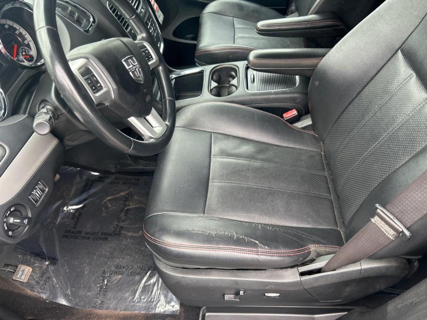 2016 BLACK DODGE GRAND CARAVAN R/T (2C4RDGEG2GR) with an 3.6L engine, Automatic transmission, located at 2514 Williamson Rd NE, Roanoke, VA, 24012, (540) 265-7770, 37.294636, -79.936249 - VEHICLE HAS NEW TRANSMISSION WITH 3 YEAR/ 100,000 MILE WARRANTY!!!! NO CREDIT CHECK FINANCING WITH ONLY $2700 DOWN PAYMENT!!!! Check out our website www.needausedvehicle.com for our No Credit Check/ In House Financing options!! No Credit Check Available!!! In House Financing Available!!! All C - Photo#9